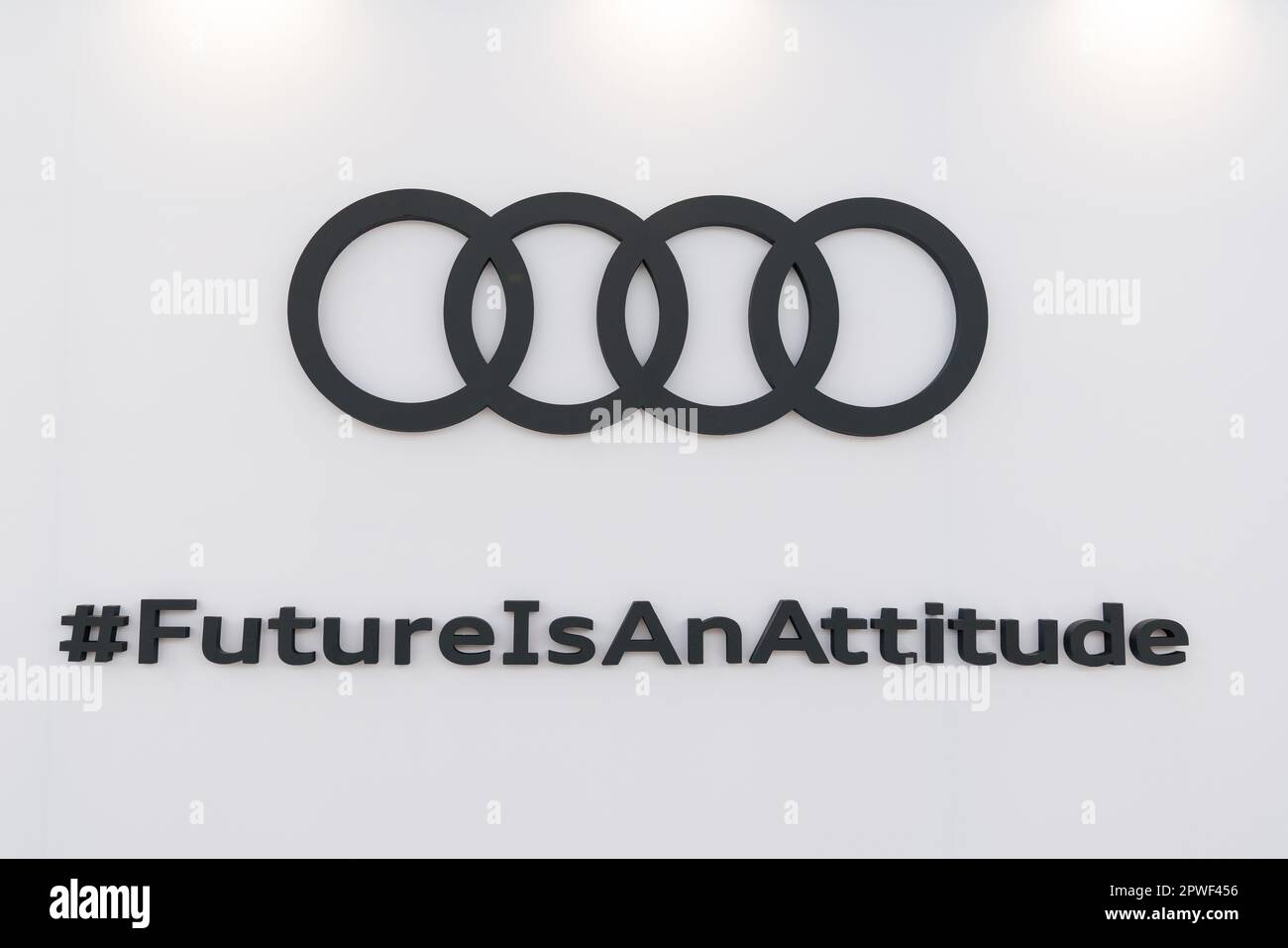 Belgrado, Serbia - 12 maggio 2022: IL logo AUDI con lo slogan Future è un atteggiamento al BG car show Foto Stock