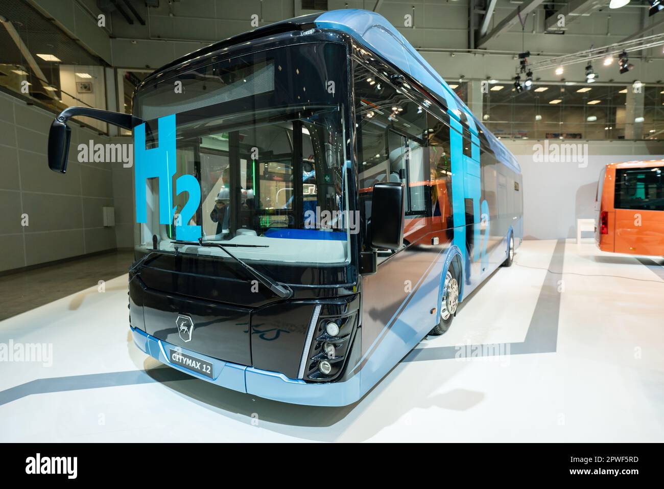 Mosca, Russia - Settembre, 2021: Autobus a celle a combustibile a idrogeno GAZ Citymax 12 in mostra Comtrans 2021 Foto Stock