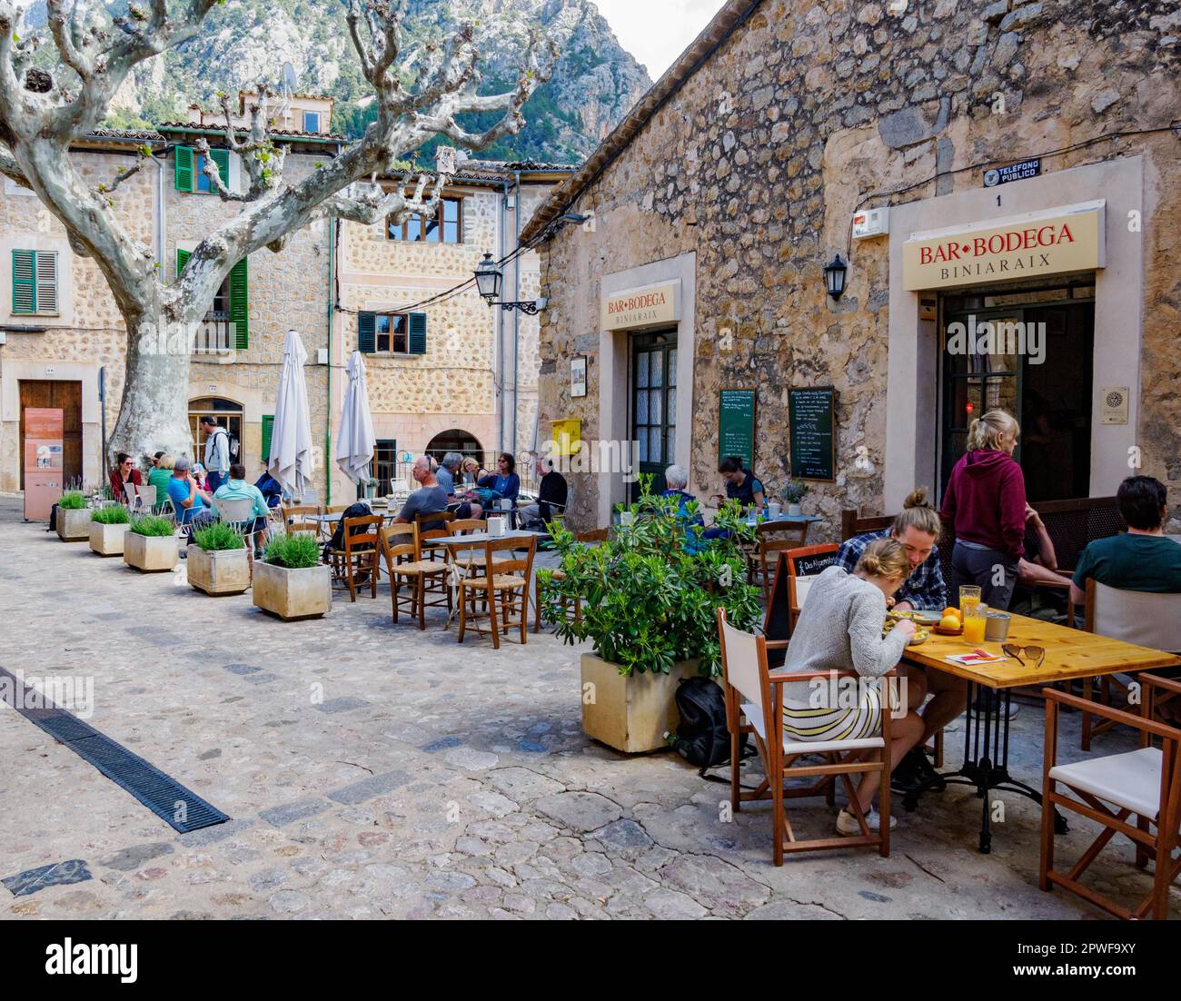 Popolare bar e bodega a Biniaraix sopra Soller per gli escursionisti lungo il GR221 Drystone Route attraverso i Monti Tramuntana di Maiorca in Spagna Foto Stock