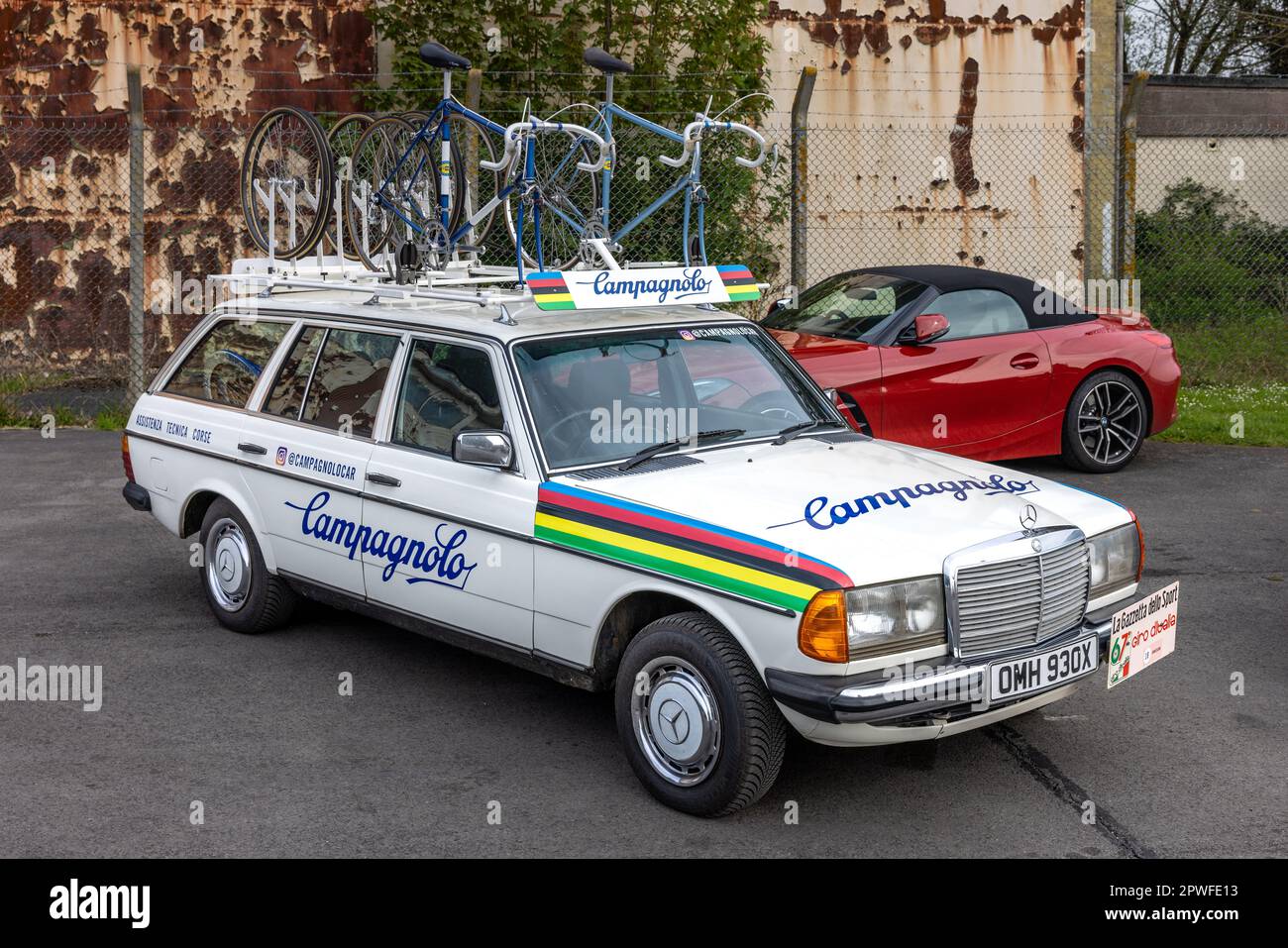 1984 Mercedes giro d’Italia Campagnolo in mostra al Bicester Heritage Centre il 30th aprile 2023. Foto Stock