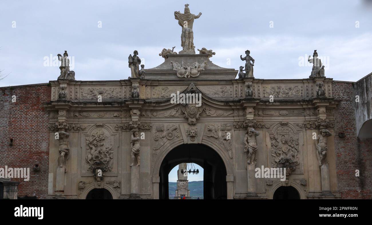 La terza porta di Alba Iulia Fortezza immortalata da diverse angolazioni Foto Stock