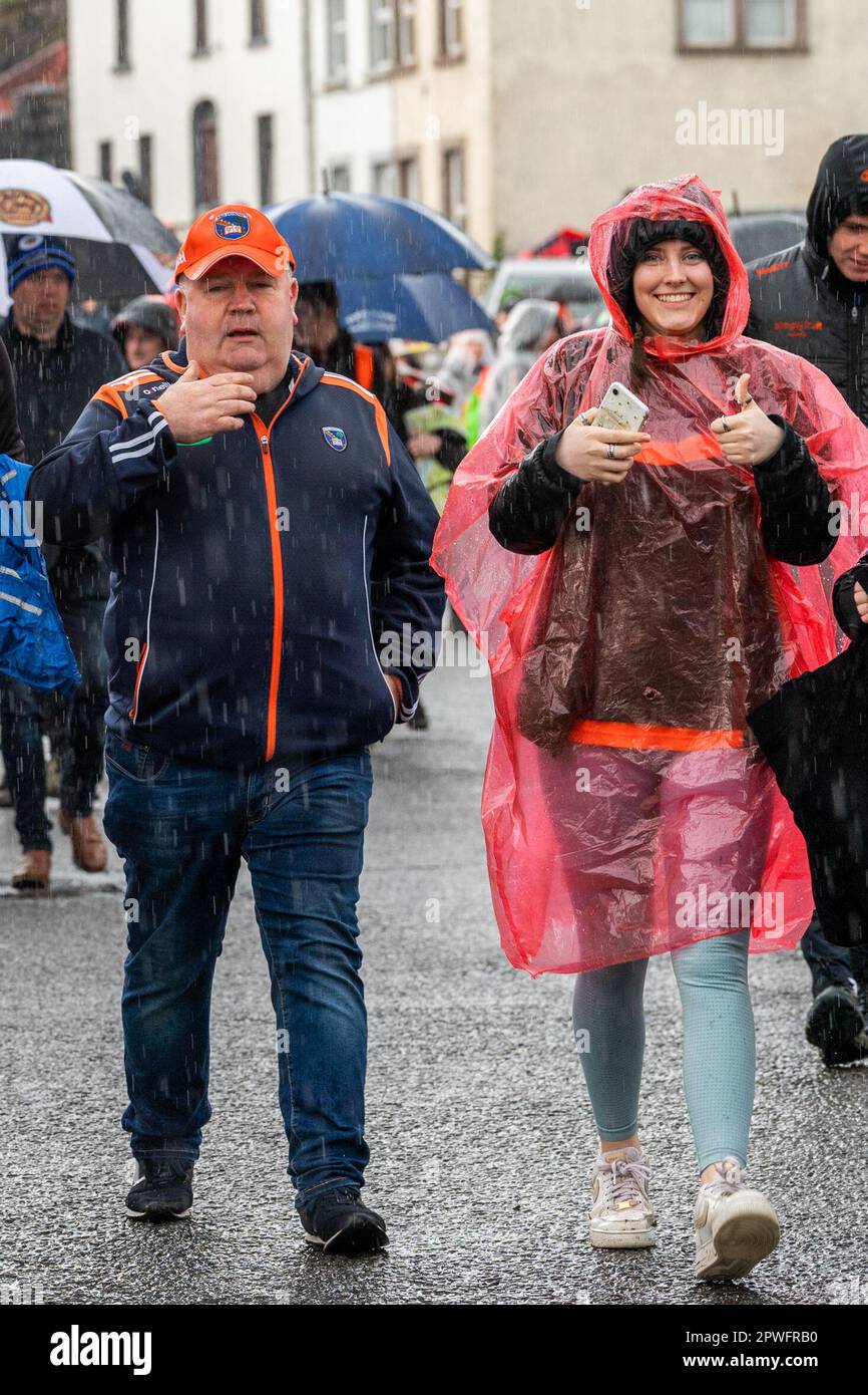 Clones, Contea di Monaghan, Irlanda. 30th Apr, 2023. Armagh ha sconfitto il 4-10 al 0-12 nella semifinale dell'Ulster Senior Football Championship tenutasi a St. Parco Tiernachs, cloni oggi. I fan di GAA di entrambe le squadre si trasformano in cloni dopo la partita. Credit: AG News/Alamy Live News Foto Stock