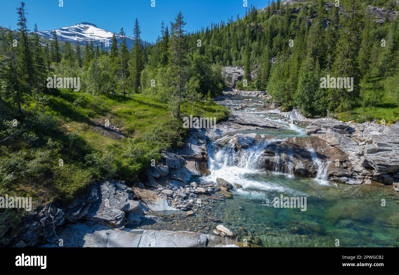 Estate Scenic Norwegian Wilderness Mountain Landscape con cascate Foto Stock