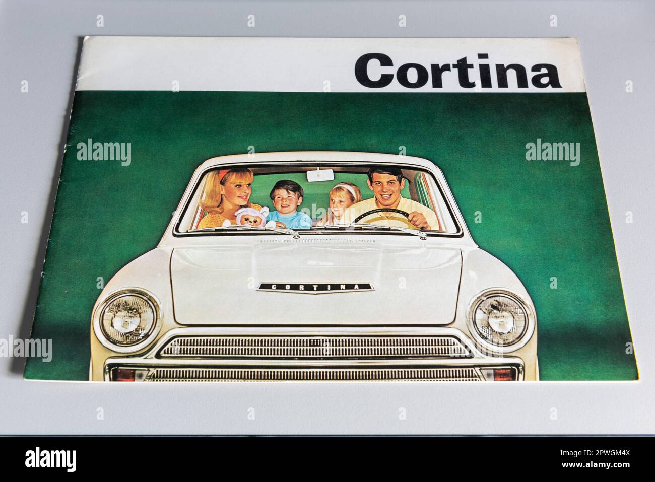 Una brochure di vendita a metà 1960s per l'automobile Ford Cortina Foto Stock