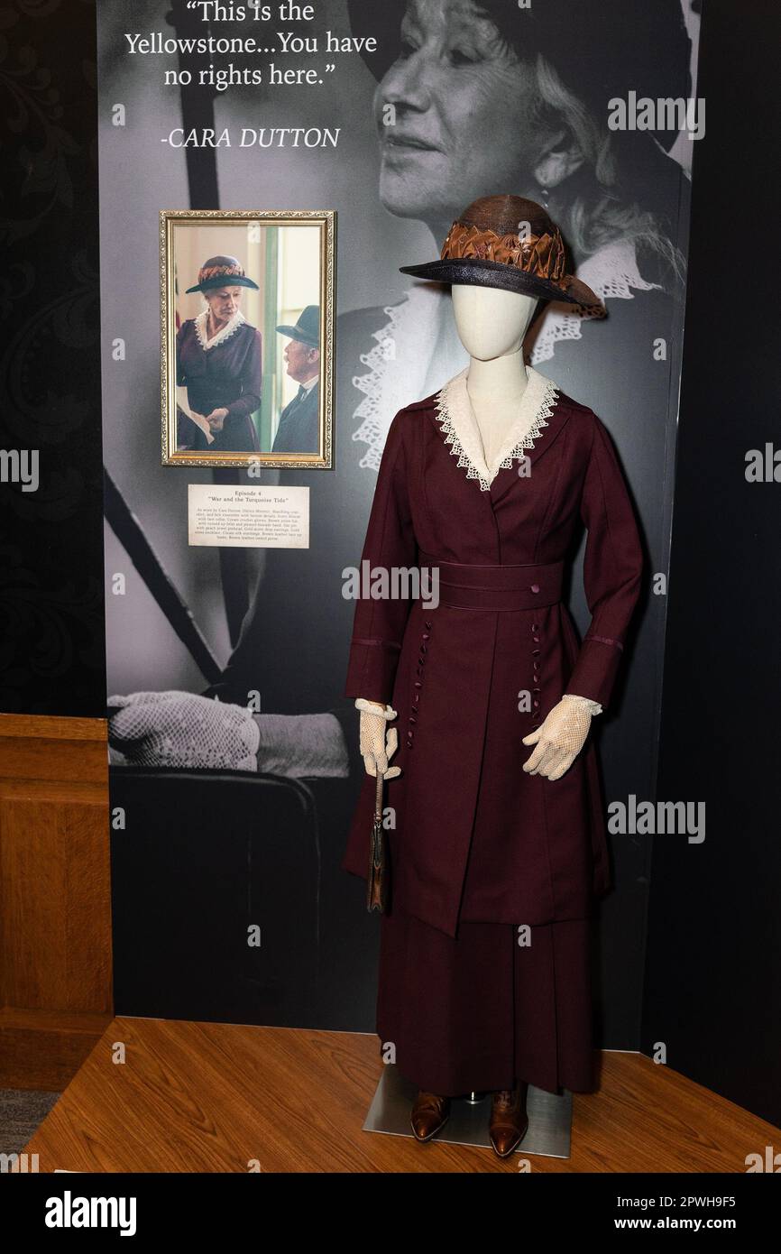 New York, Stati Uniti. 29th Apr, 2023. Costume per il personaggio Cara  Dutton in mostra alla mostra di costumi per i personaggi della serie TV  1923 al Paley Center for the Media.