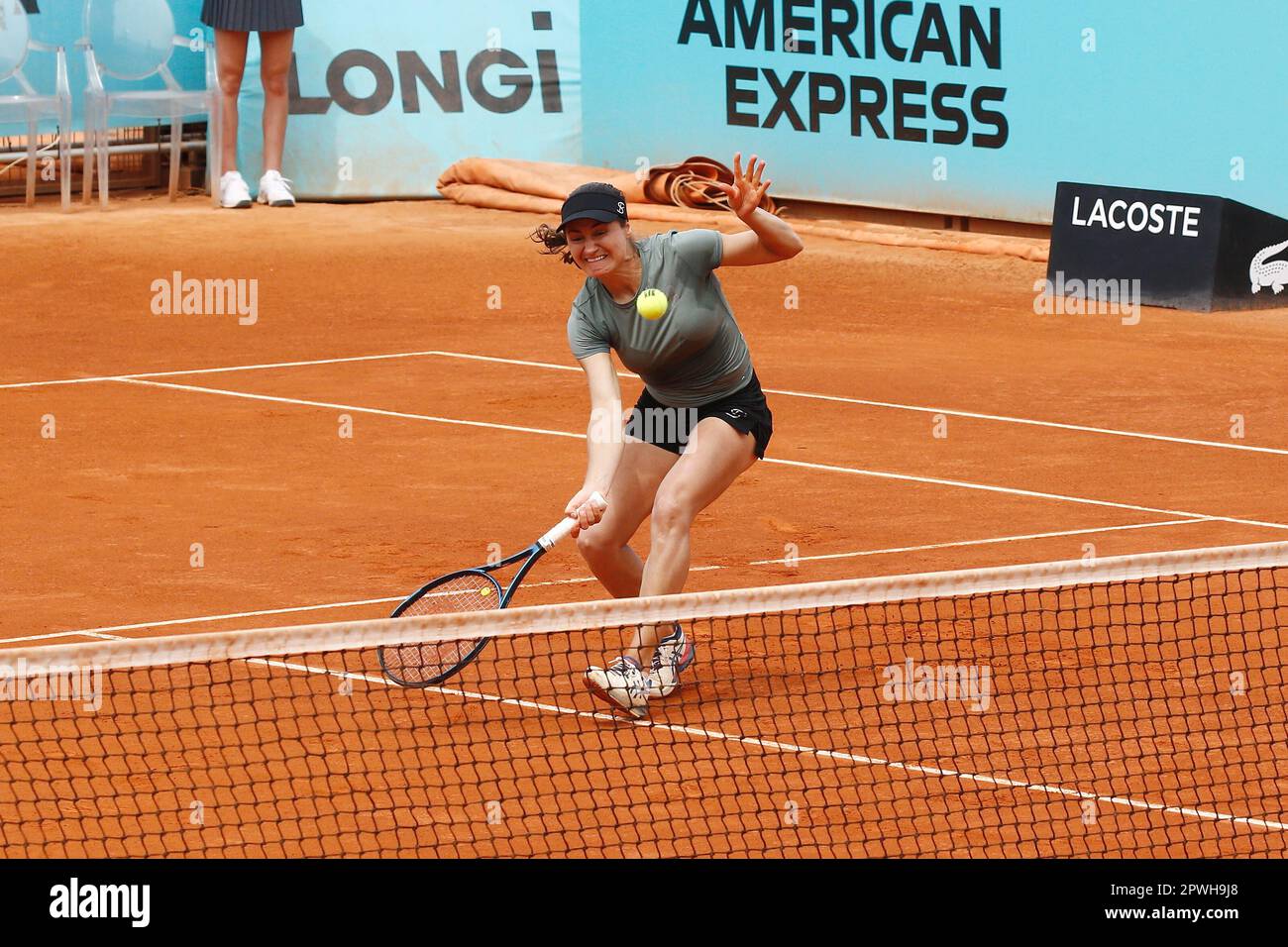 Madrid, Spagna. 30th Apr, 2023. Monica Niculescu (ROU) Tennis : Monica Niculescu durante il doppio turno di 16 partita contro Storm Hunter ed Elise Mertens nei tornei WTA 1000 Mutua Madrid Open tennis torneo al Caja Magica di Madrid, Spagna . Credit: Mutsu Kawamori/AFLO/Alamy Live News Foto Stock