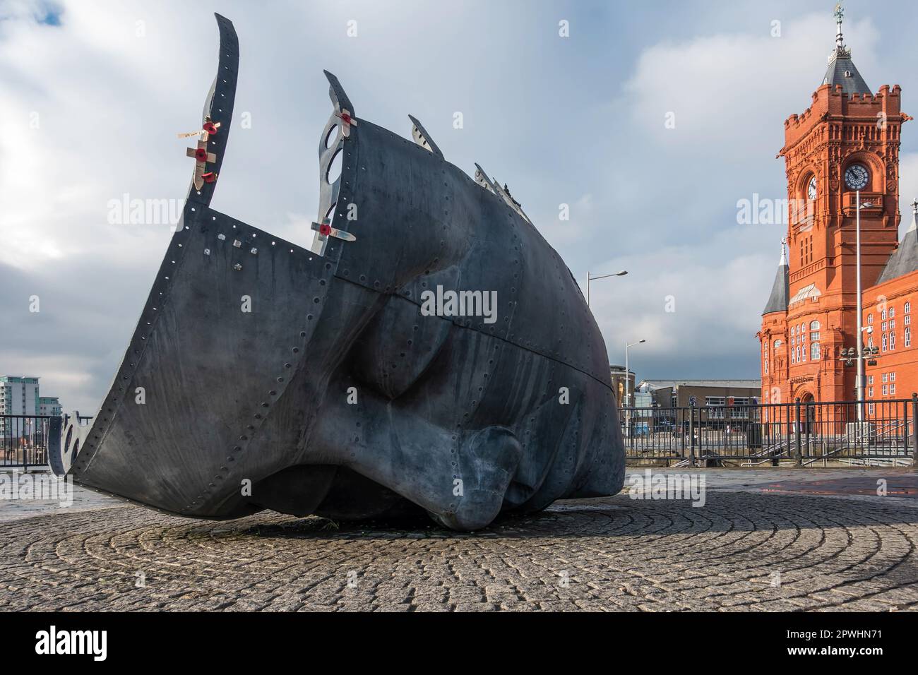 I marittimi mercantili' War Memorial nella Baia di Cardiff Foto Stock