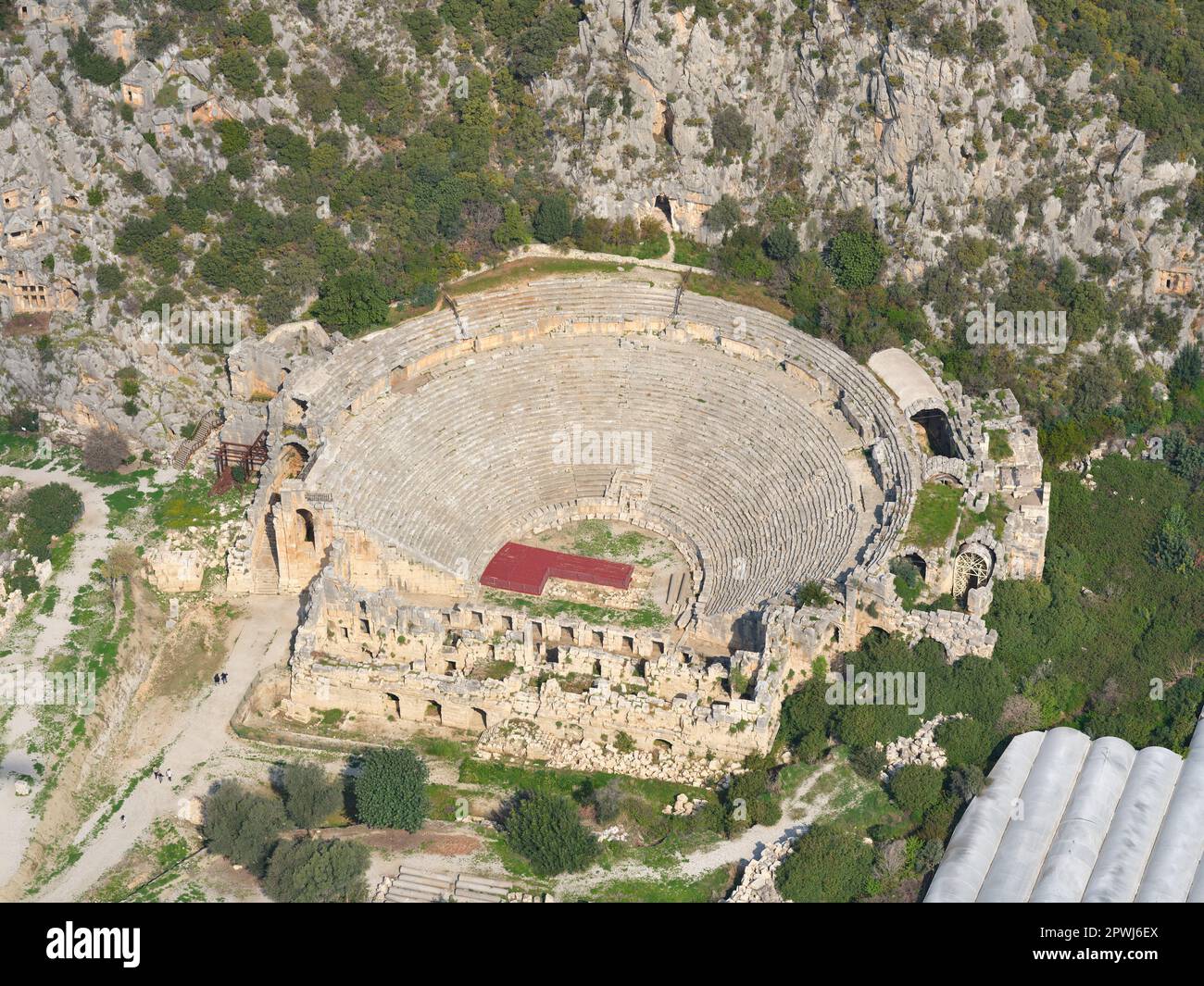 VISTA AEREA. Teatro Greco-Romano di Myra. Alakent, Provincia di Antalya, Turchia. Foto Stock