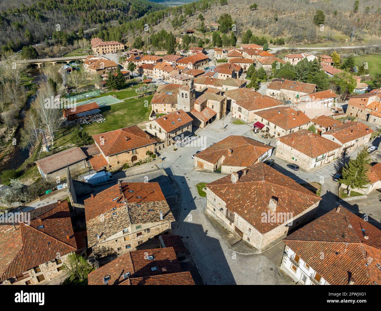 Veduta aerea di Molinos de Duero, una bellissima città della Spagna appartenente alla provincia di Soria Foto Stock