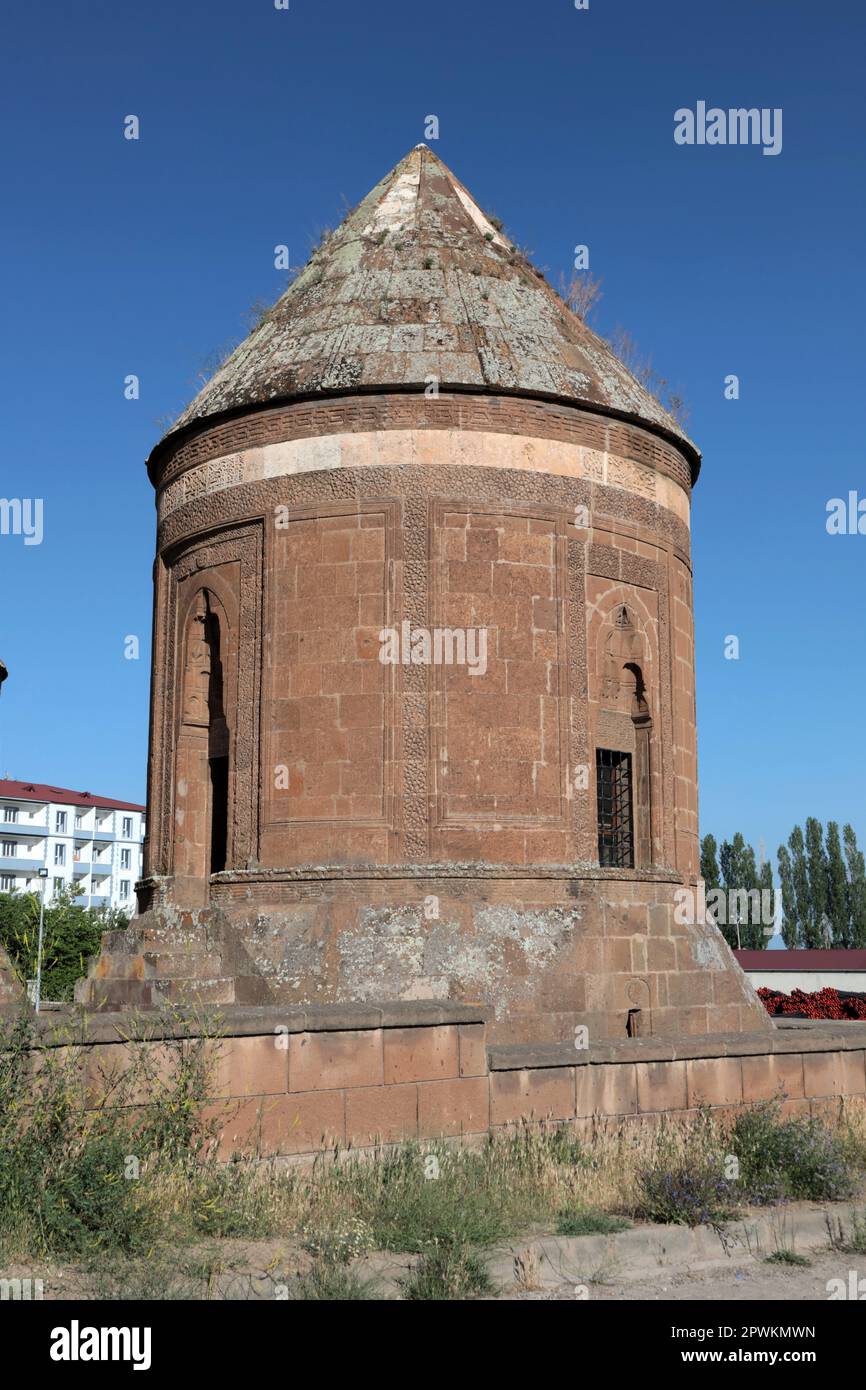 La tomba di Huseyin Timur Esen Tekin è anche conosciuta come Double Vaults. La tomba si trova nel quartiere di Ahlat. Ahlat, Bitlis, Turchia. Foto Stock