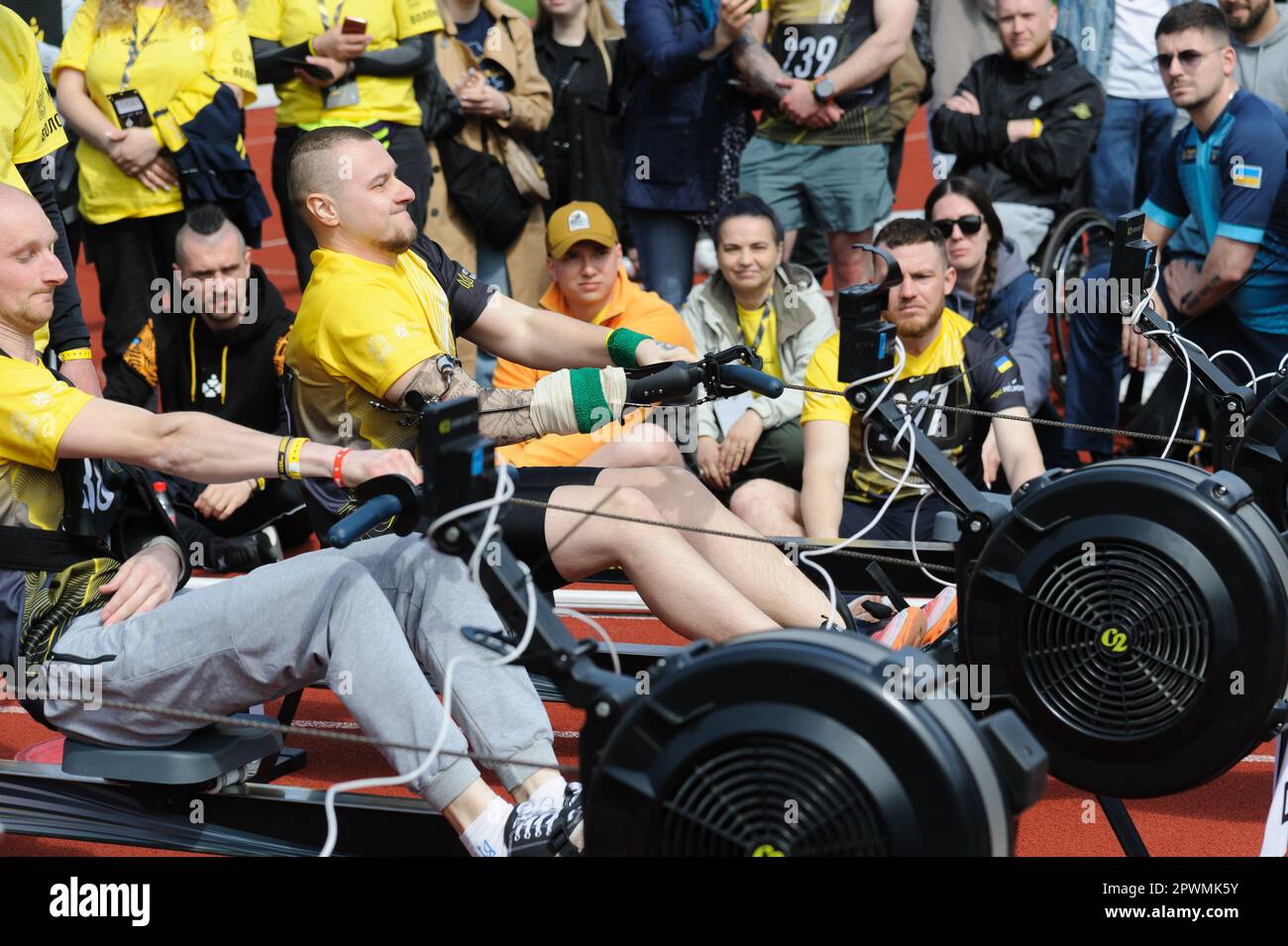 Gli atleti ucraini si sfidano al concorso di canottaggio all'aperto durante le gare di qualificazione degli Invictus Games a Lviv, Ucraina. Questa è la più grande competizione di veterani. Quest'anno si sono tenuti in 9 sport. Sulla base dei risultati di questa selezione, la nazionale Ucraina sarà formata da 24 partecipanti, che rappresenteranno l'Ucraina al concorso internazionale Invictus Games, che si terrà a settembre a Dusseldorf, in Germania. La Russia ha lanciato un’invasione su larga scala dell’Ucraina il 24 febbraio 2022, scatenando il più grande attacco militare in Europa dalla seconda guerra mondiale Foto Stock Gli atleti ucraini si sfidano al concorso di canottaggio all'aperto durante le gare di qualificazione degli Invictus Games a Lviv, Ucraina. Questa è la più grande competizione di veterani. Quest'anno si sono tenuti in 9 sport. Sulla base dei risultati di questa selezione, la nazionale Ucraina sarà formata da 24 partecipanti, che rappresenteranno l'Ucraina al concorso internazionale Invictus Games, che si terrà a settembre a Dusseldorf, in Germania. La Russia ha lanciato un’invasione su larga scala dell’Ucraina il 24 febbraio 2022, scatenando il più grande attacco militare in Europa dalla seconda guerra mondiale Foto Stock