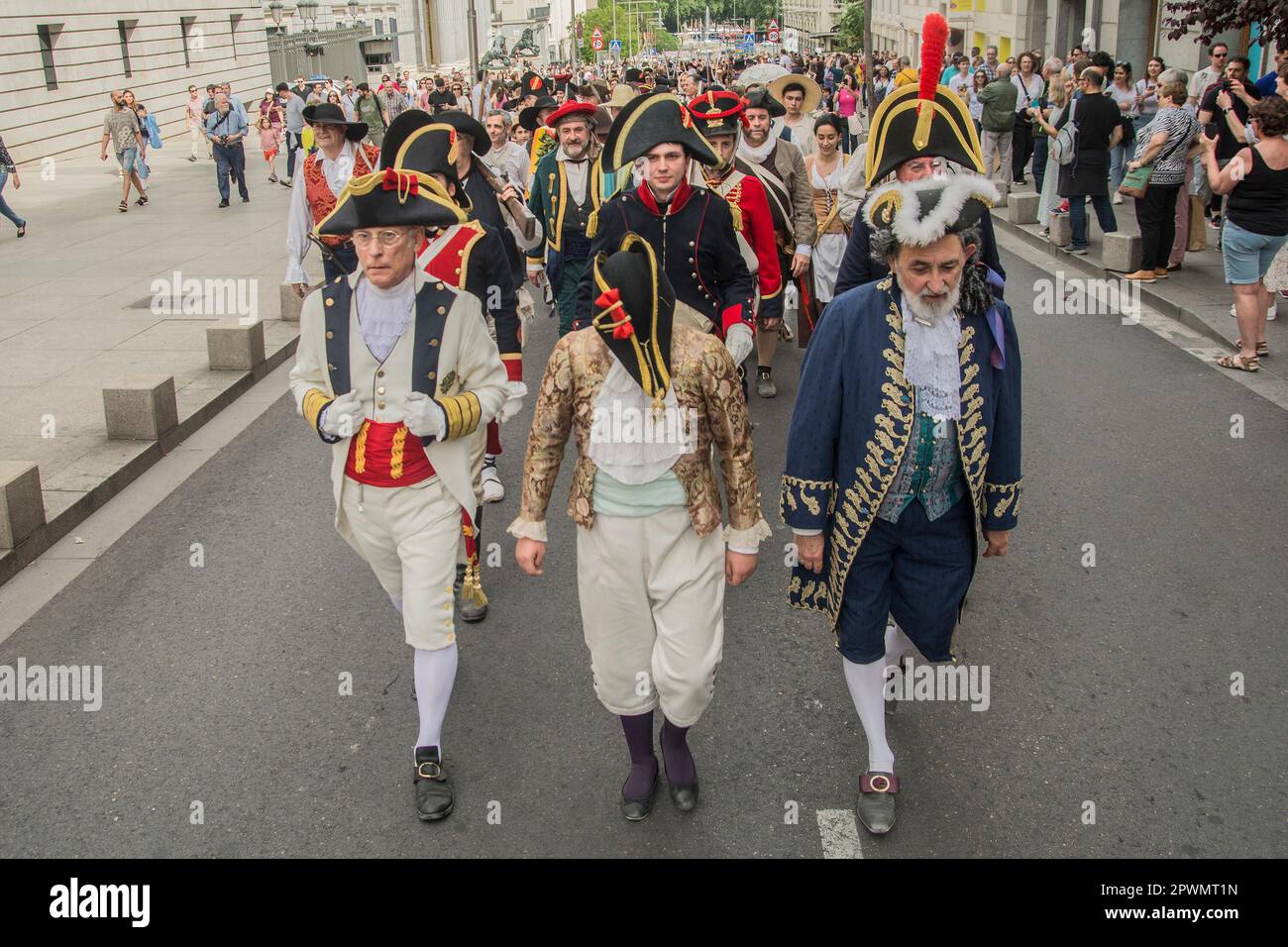 30 aprile 2023, Madrid, Madrid, Spagna: La rivolta del 2 maggio 1808 è il nome con cui si conoscono gli eventi avvenuti a Madrid, Spagna contro l'invasione francese della Spagna. Dopo la repressione della protesta da parte delle forze napoleoniche presenti a Madrid, l'insurrezione in tutta la Spagna, che avrebbe portato alla guerra di indipendenza spagnola. Più di 300 persone, cavalli e cannoni hanno partecipato a questa rappresentazione storica, tra cui una sfilata nella storica Madrid, Paseo del Prado, Alcala, Puerta del Sol, Mayor, Postas, Plaza Mayor, Ciudad Rodrigo, Plazuela de Santiago e Requena comm Foto Stock