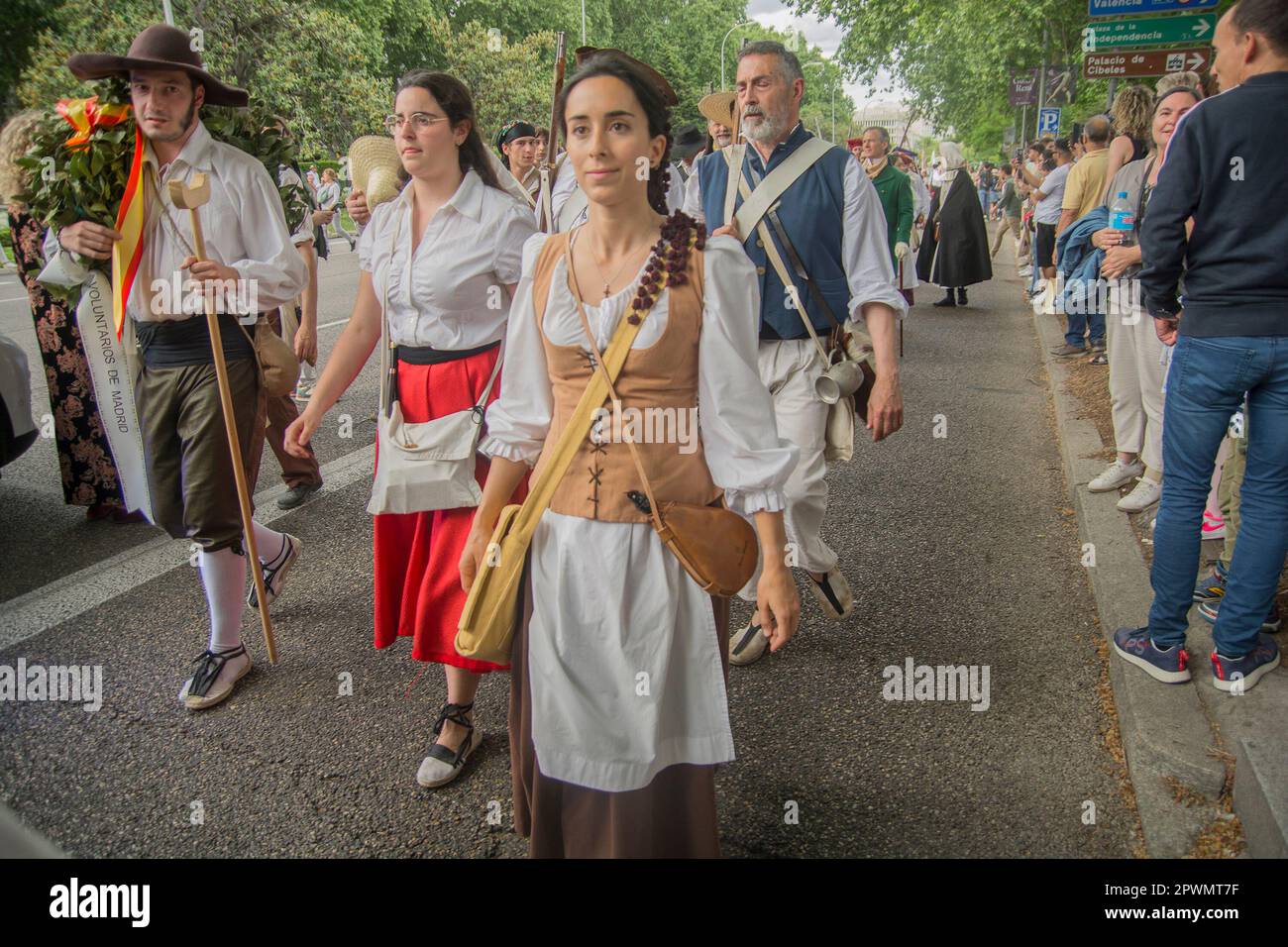 30 aprile 2023, Madrid, Madrid, Spagna: La rivolta del 2 maggio 1808 è il nome con cui si conoscono gli eventi avvenuti a Madrid, Spagna contro l'invasione francese della Spagna. Dopo la repressione della protesta da parte delle forze napoleoniche presenti a Madrid, l'insurrezione in tutta la Spagna, che avrebbe portato alla guerra di indipendenza spagnola. Più di 300 persone, cavalli e cannoni hanno partecipato a questa rappresentazione storica, tra cui una sfilata nella storica Madrid, Paseo del Prado, Alcala, Puerta del Sol, Mayor, Postas, Plaza Mayor, Ciudad Rodrigo, Plazuela de Santiago e Requena comm Foto Stock