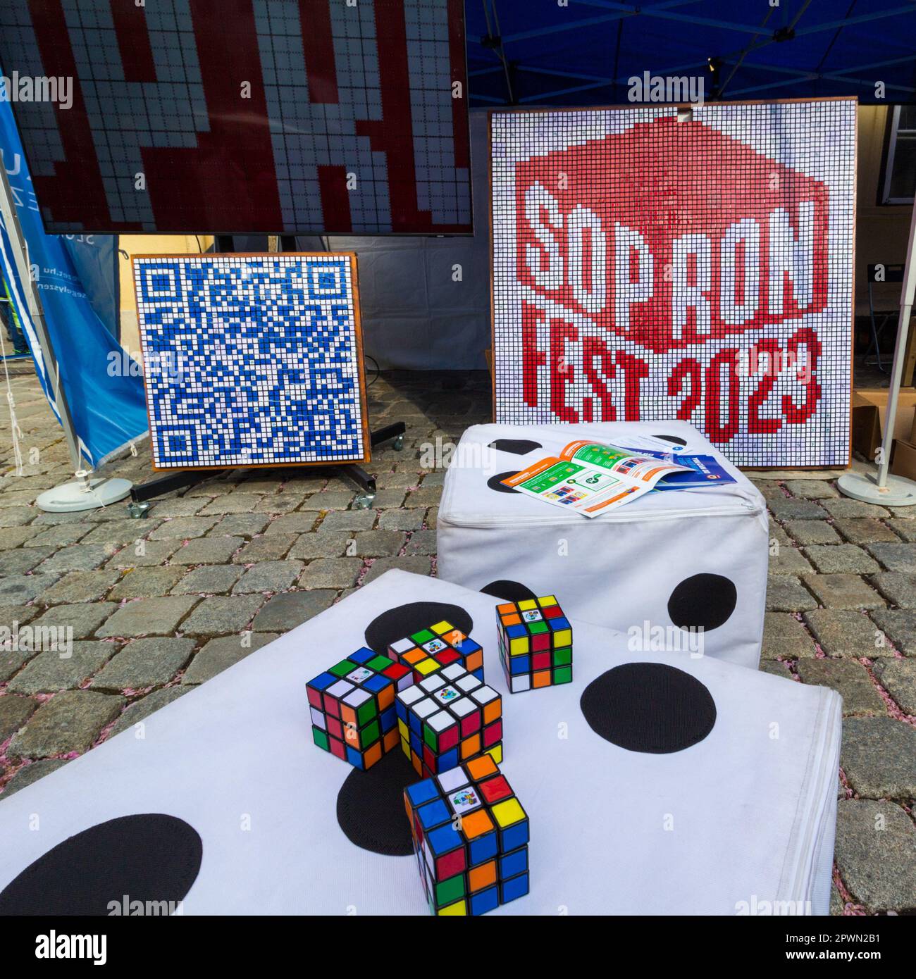 Logo SopronFest 2023 formato con 625 cubo di Rubik al Sopron Fest 2023, Sopron, Ungheria Foto Stock