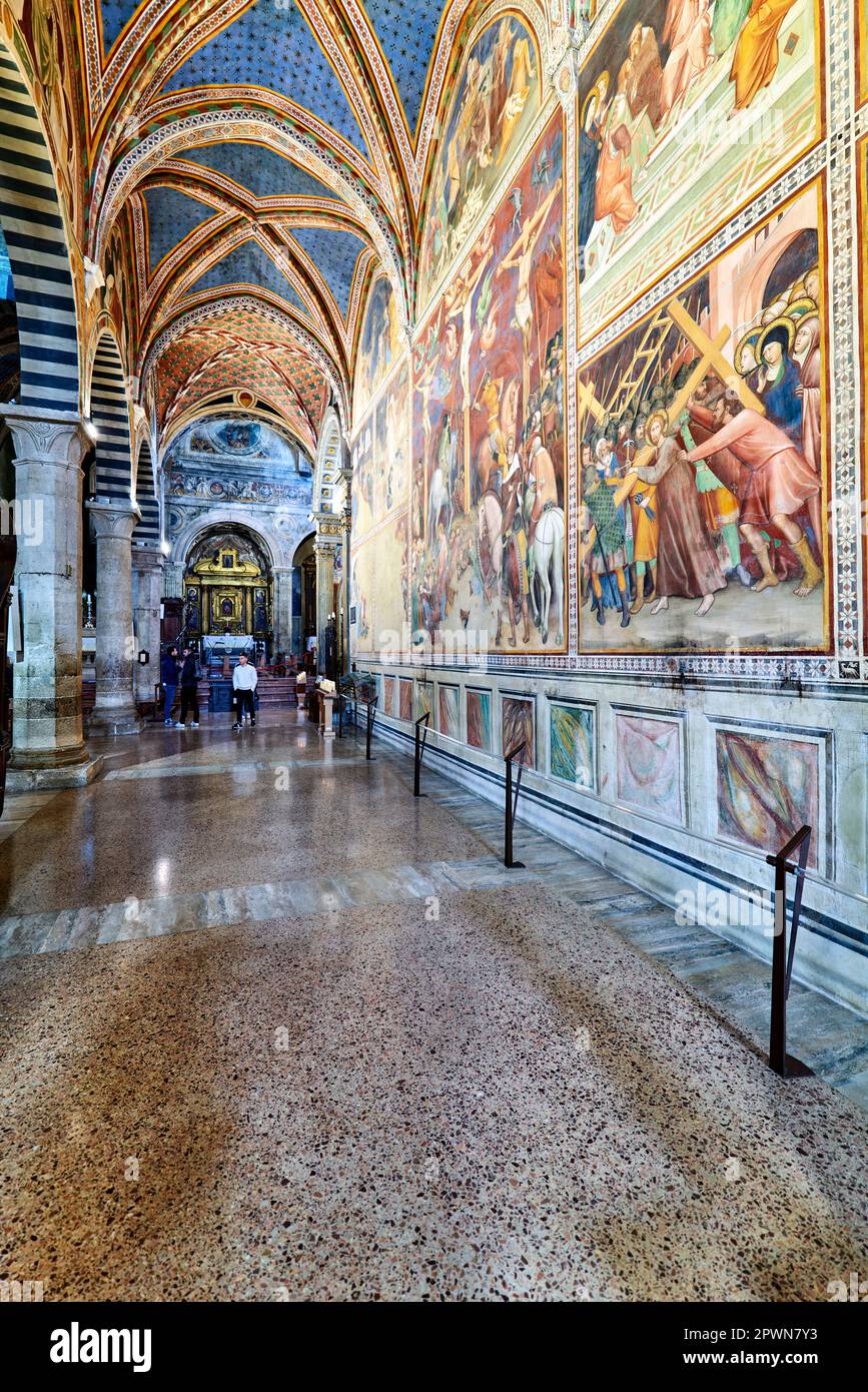 San Gimignano. Toscana. Italia. L'interno della Collegiata di Santa Maria Assunta. Duomo Foto Stock