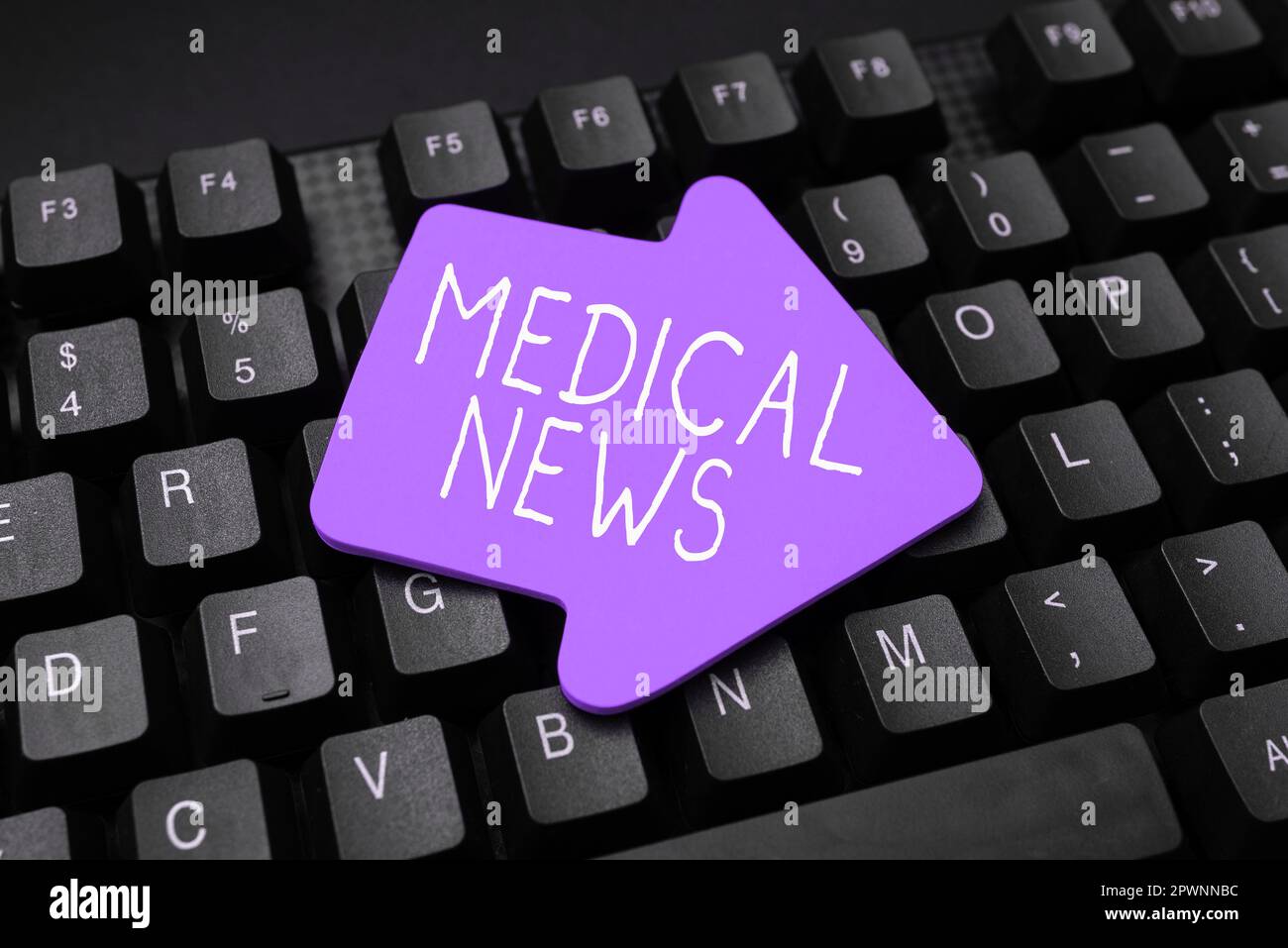 Visualizzazione concettuale Notizie mediche, Word per report o informazioni importanti sulla svolta medica Foto Stock
