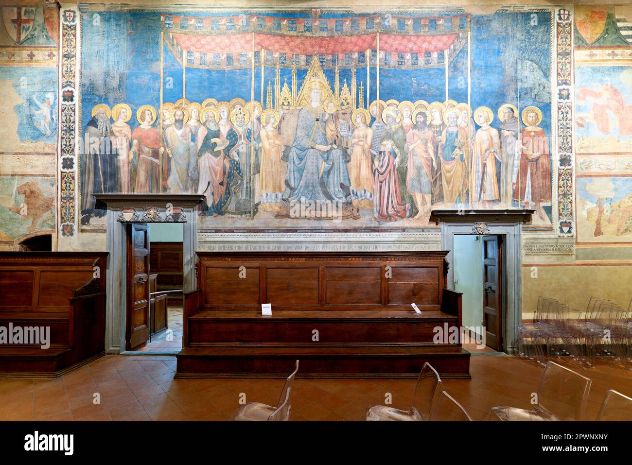 San Gimignano. Toscana. Italia. Frescowes nella sala del consiglio o Sala Dante nel Palazzo Comunale di Azzo di Masetto Foto Stock