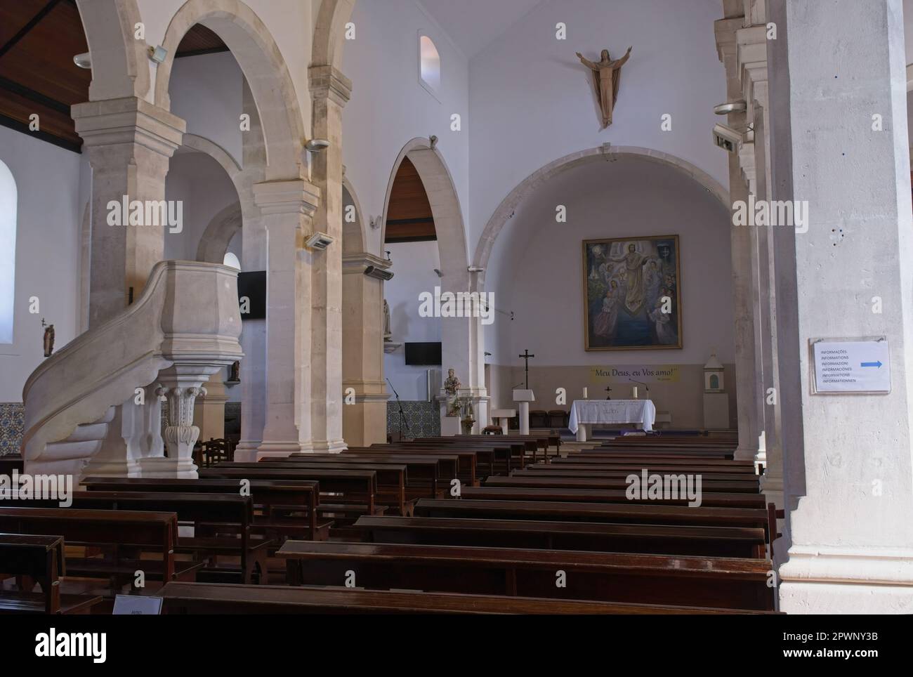 Fatima, Portogallo - 26 marzo 2023: La Chiesa Parrocchiale di Fatima, nota anche come Chiesa Parrocchiale di Fatima e dei piccoli Pastori o Chiesa Madre di F. Foto Stock