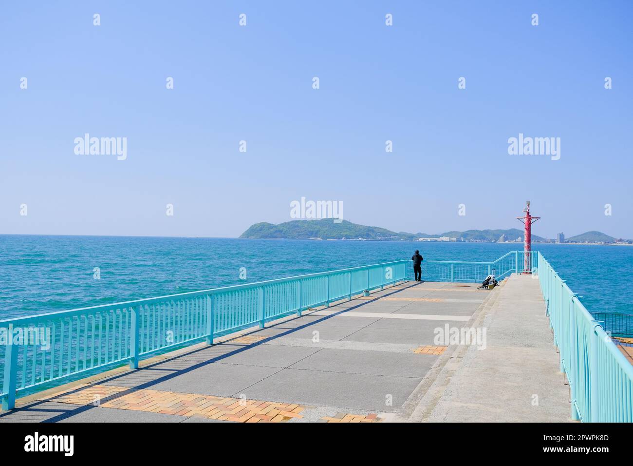 Fisherman sul Jetty a Fukuma, Fukuoka, Giappone. Foto Stock