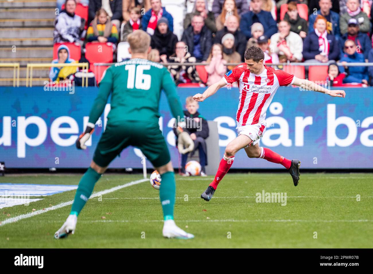 Aalborg, Danimarca. 30th Apr, 2023. Nicklas Helenius (17) di AaB visto durante il Superliga match 3F tra Aalborg Boldklub e Lyngby Boldklub all'Aalborg Portland Park di Aalborg. (Photo Credit: Gonzales Photo/Alamy Live News Foto Stock