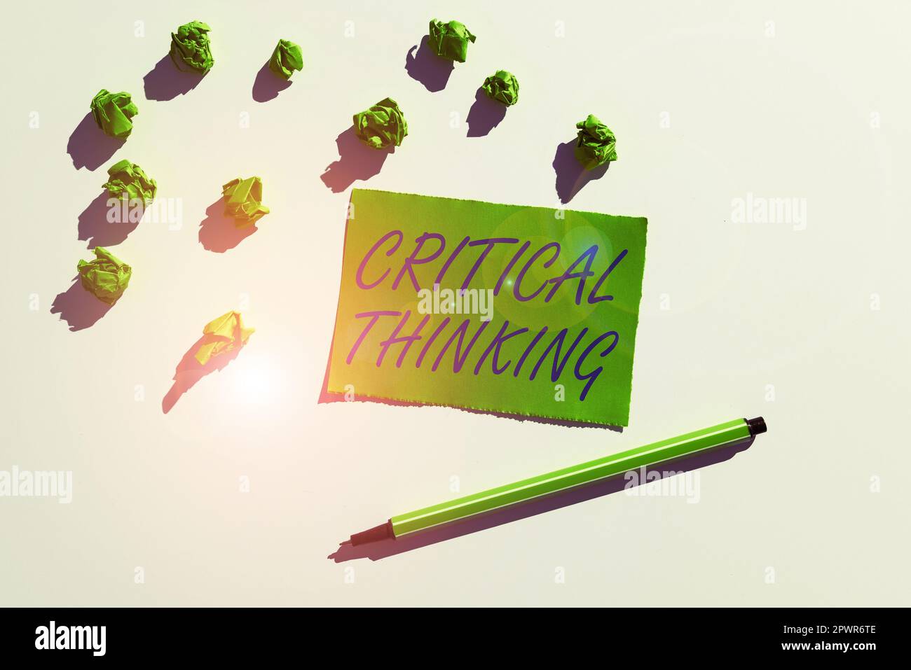 Cartello di testo che mostra il pensiero critico, sequenza di fasi di un progetto che richiede il tempo più lungo Foto Stock