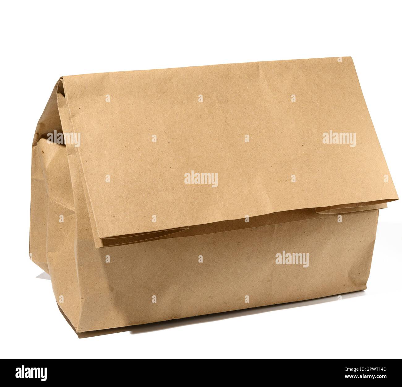 Sacchetto di carta marrone su fondo bianco, confezione per alimenti da asporto Foto Stock