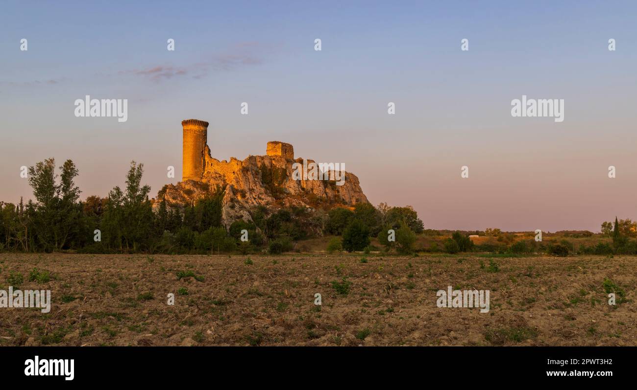 Le rovine di Chateau de l'Hers vicino Chateauneuf-du-Pape, Provenza, Francia Foto Stock