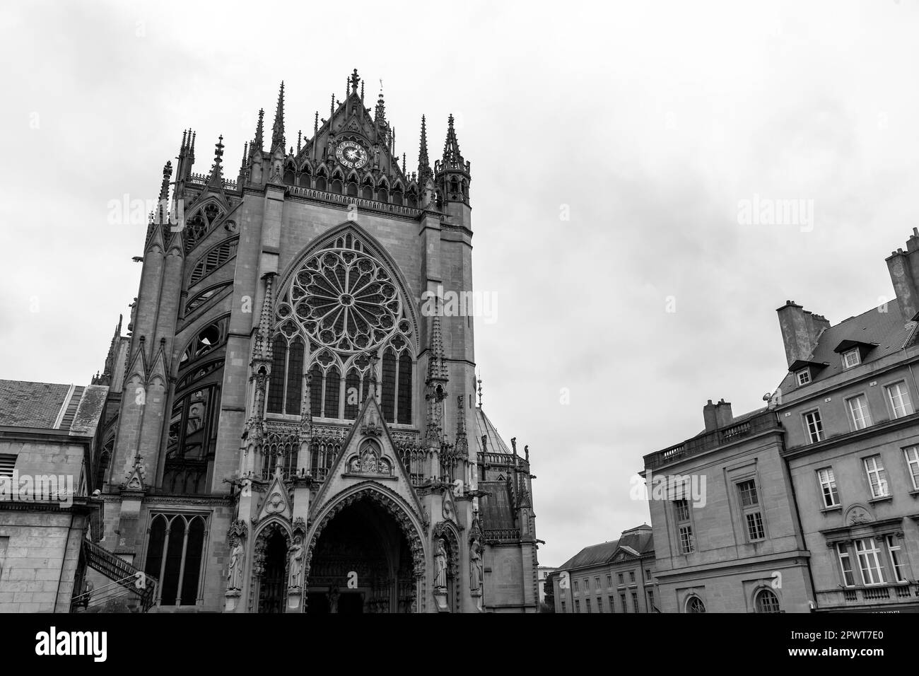 La Cattedrale di Metz, o la Cattedrale di Santo Stefano, è una cattedrale cattolica romana a Metz, capitale della Lorena, Francia. Foto Stock