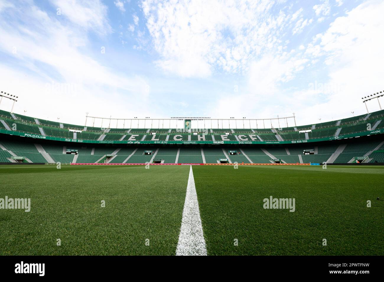 ELCHE, SPAGNA - APRILE 29: Vista generale all'interno dello stadio Martinez Valero prima della partita di LaLiga Santander tra Elche CF e Rayo Vallecano Foto Stock