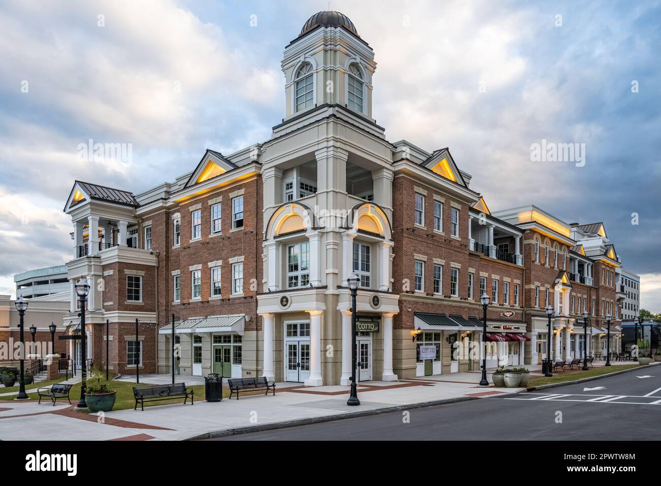 Gainesville Renaissance, uno sviluppo misto di uso con negozi, ristoranti, residenze, galleria e spazio universitario, Sulla piazza di Gainesville, Georgia. Foto Stock