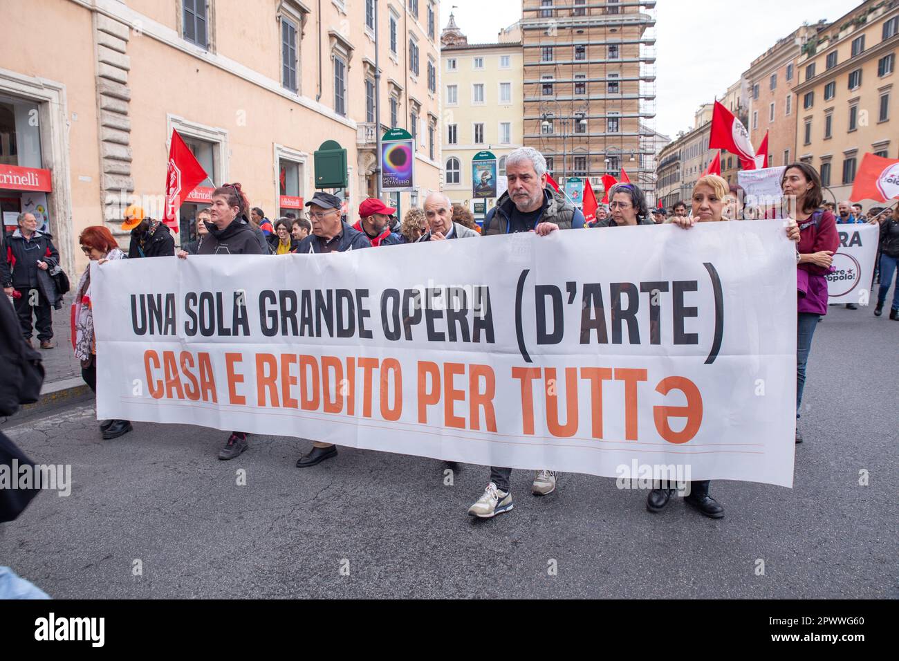 Roma, Italia. 1st maggio, 2023. Dimostrazione organizzata in occasione del 1st maggio, Labor Day, a Roma dall'Unione Sindacale di base (USB) e studenti (Credit Image: © Matteo Nardone/Pacific Press via ZUMA Press Wire) SOLO PER USO EDITORIALE! Non per USO commerciale! Credit: ZUMA Press, Inc./Alamy Live News Foto Stock