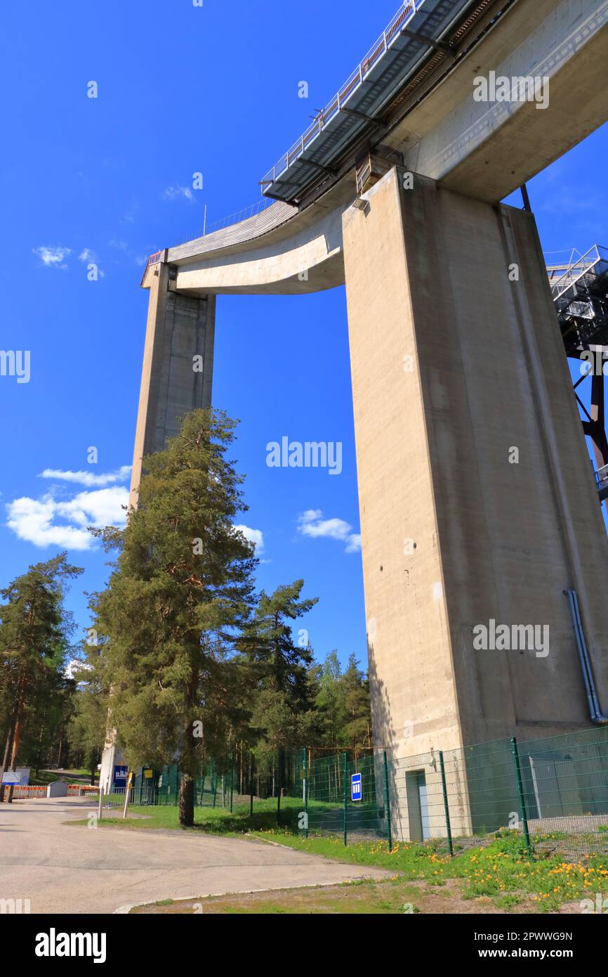 La parte superiore della struttura di salto con gli sci torri di salto con gli sci in estate, Lahti in Finlandia Foto Stock