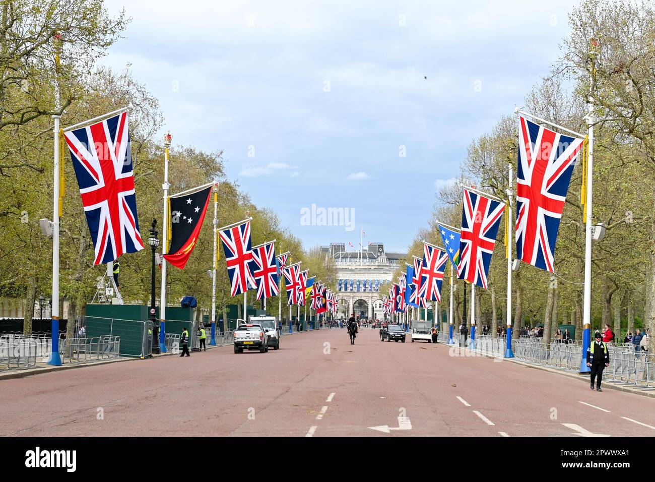 The Mall, Londra, Regno Unito. 1st maggio 2023; il Mall si prepara a Londra prima dell'incoronazione di Re Carlo III, Londra, Regno Unito. Credit: Vedi li/Picture Capital/Alamy Live News Foto Stock The Mall, Londra, Regno Unito. 1st maggio 2023; il Mall si prepara a Londra prima dell'incoronazione di Re Carlo III, Londra, Regno Unito. Credit: Vedi li/Picture Capital/Alamy Live News Foto Stock