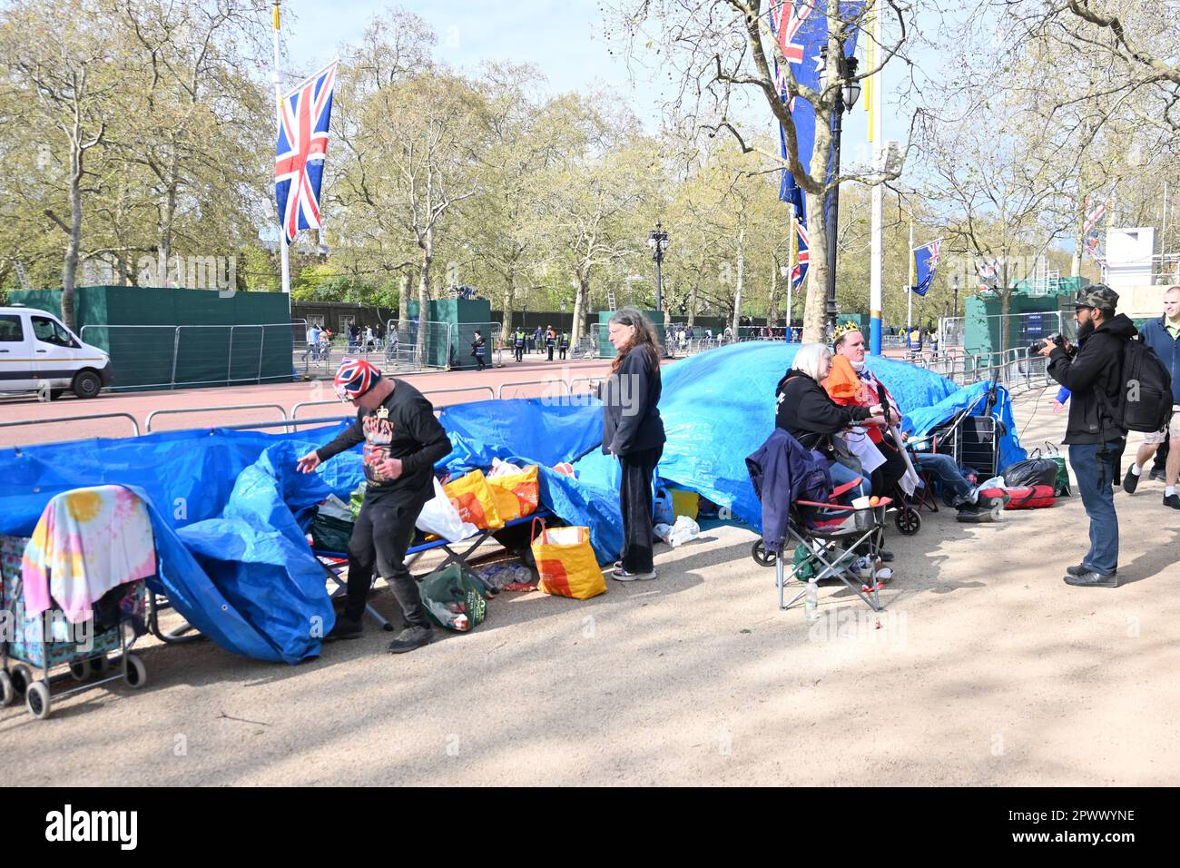 The Mall, Londra, Regno Unito. 1st maggio 2023; i superfani reali accampano i preparativi del Mall a Londra prima dell'incoronazione di Re Carlo III, Londra, Regno Unito. Credit: Vedi li/Picture Capital/Alamy Live News Foto Stock