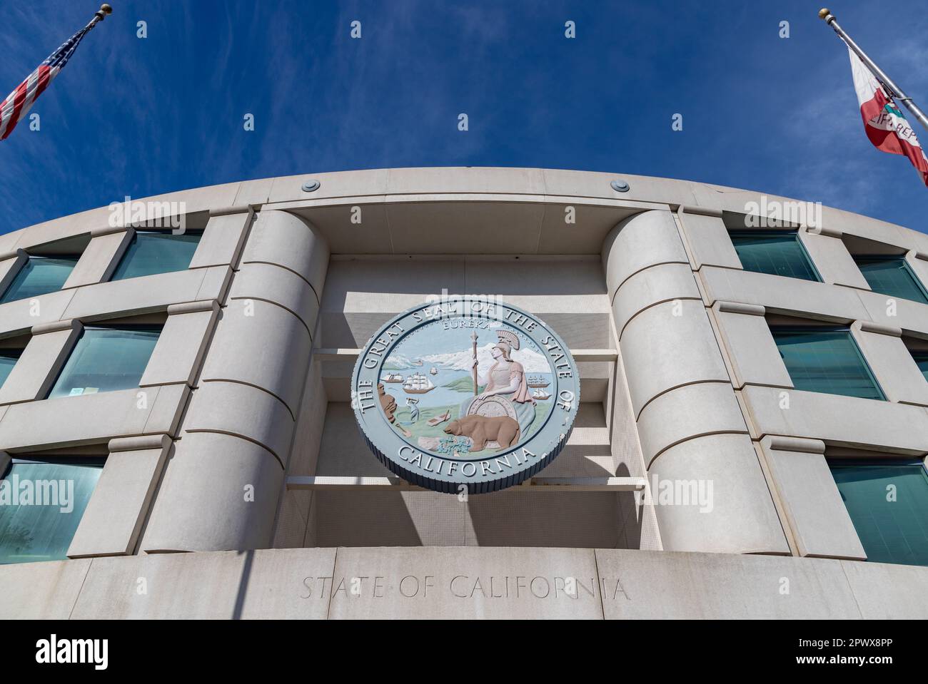 Un'immagine del Grande Sigillo dello Stato della California, sulla facciata della Commissione delle pubblica utilità dello Stato della California a San Francisco. Foto Stock