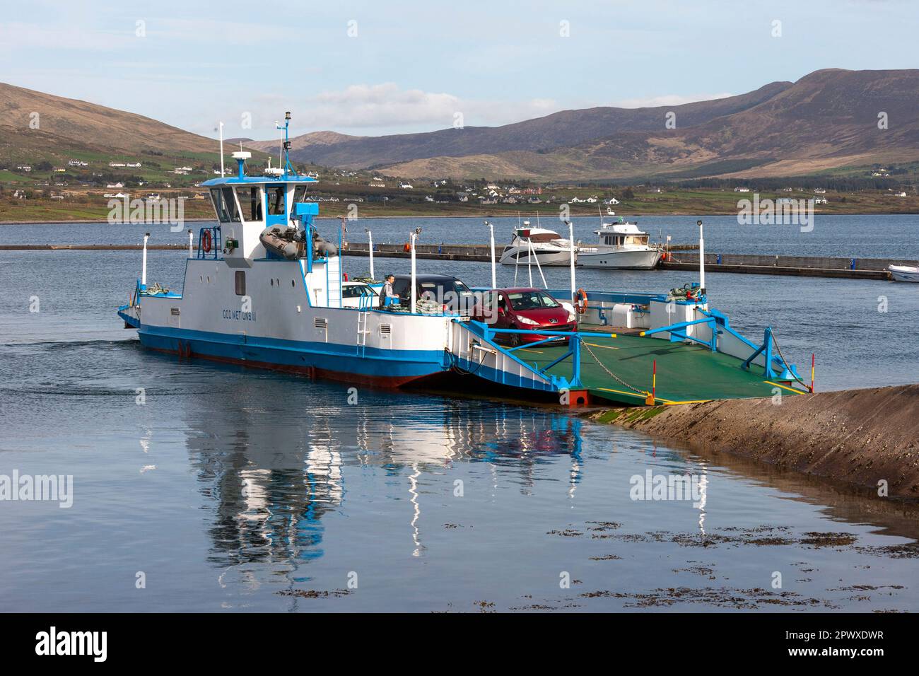 Attracco dei traghetti per l'isola di Valentia a Knightstown County Kerry, Irlanda Foto Stock