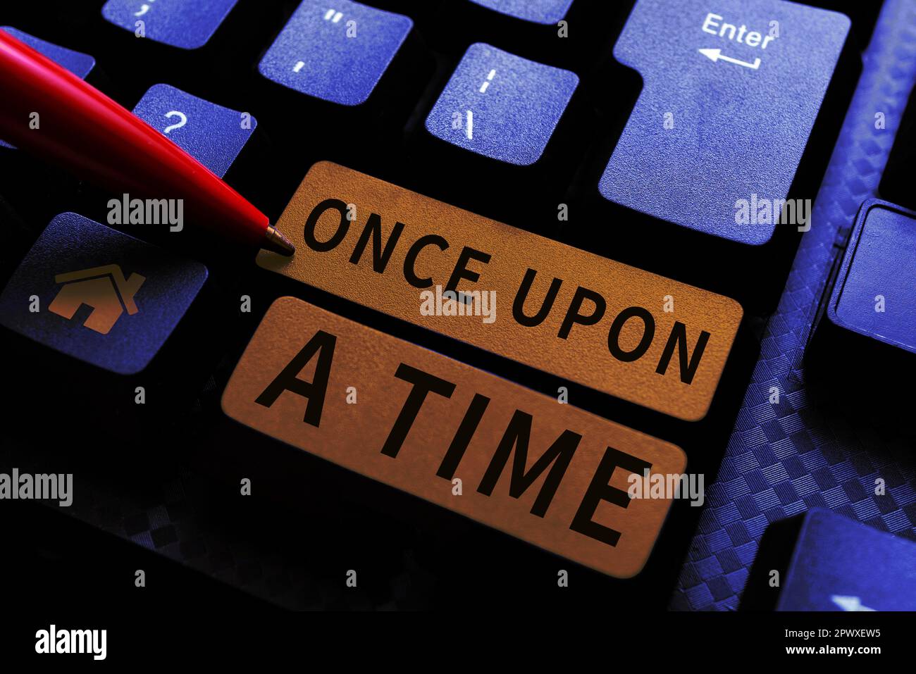 Scrittura a mano di testo una volta, Parola per raccontare storia fiabesca storia romanzo evento storico Foto Stock