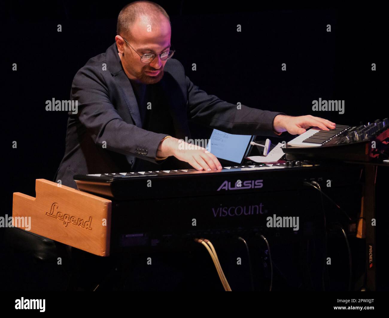 Verona, Italia. 30th Apr, 2023. Vittorio Solimene durante Gege Telesforo Group - International Jazz Day, concerto di musica per cantante italiana a Verona, Italia, aprile 30 2023 Credit: Independent Photo Agency/Alamy Live News Foto Stock