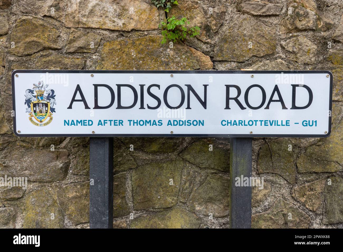 Addison Road, cartello stradale nella zona di Charlotteville di Guildford, che prende il nome da Surrey, Inghilterra, Regno Unito, Prende il nome dal dottor Thomas Addison Foto Stock