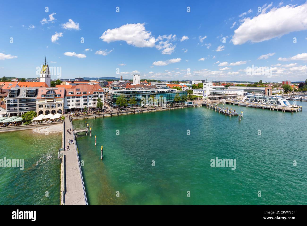 Friedrichshafen lungomare con porto al lago Costanza Bodensee viaggio dall'alto vista in Germania Foto Stock