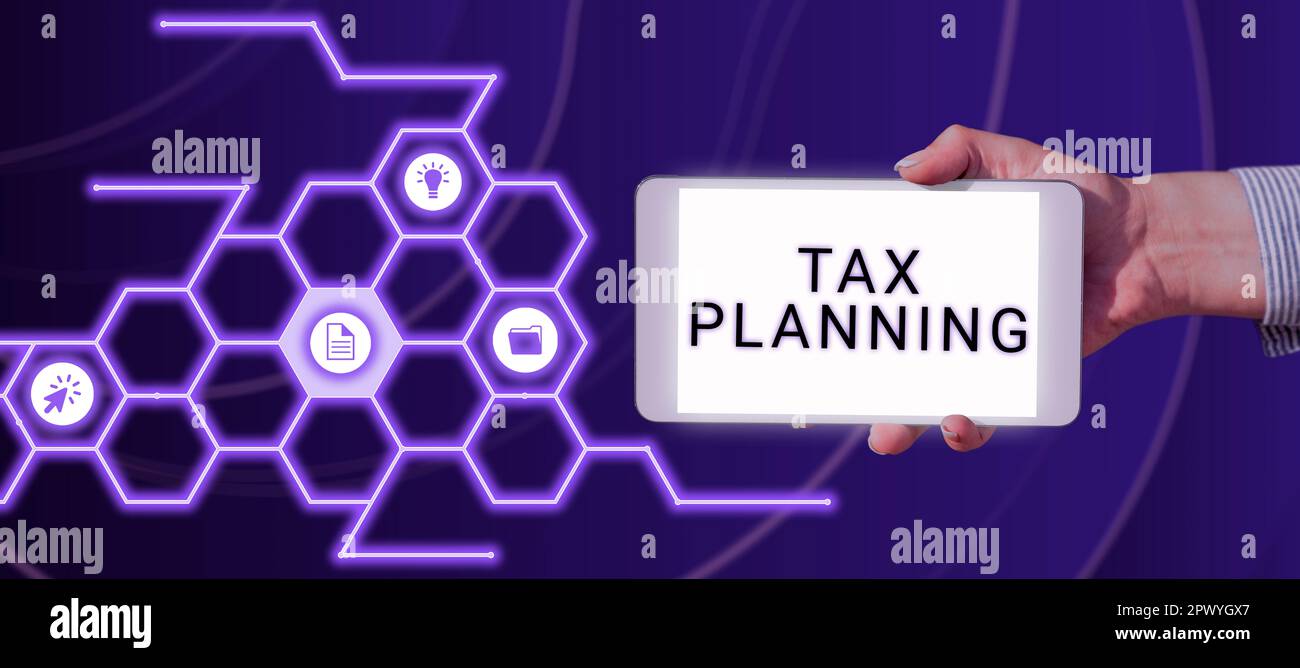 Firma che mostra la pianificazione fiscale, Word per l'analisi della situazione finanziaria o piano da una prospettiva fiscale Foto Stock