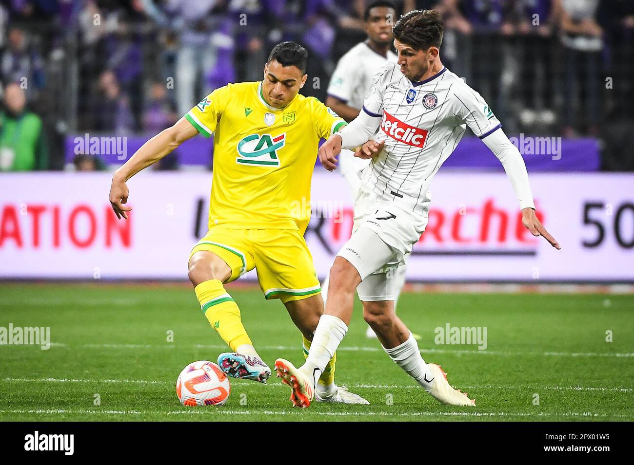 Mostafa MOHAMED di Nantes e Stijn SPIERINGS di Tolosa durante la Coppa di Francia, incontro finale di calcio tra FC Nantes e Toulouse FC il 29 aprile 2023 allo Stade de France di Saint-Denis vicino a Parigi, Francia - Foto: Matthieu Mirville/DPPI/LiveMedia Foto Stock