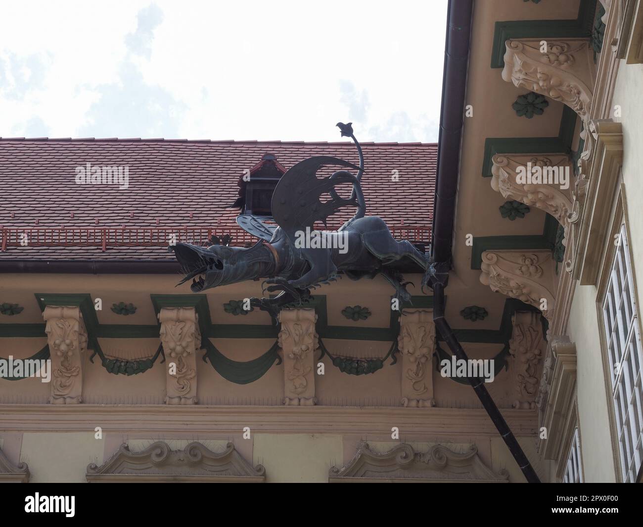 BRNO, REPUBBLICA CECA - CIRCA SETTEMBRE 2022: Drago di bronzo Foto Stock