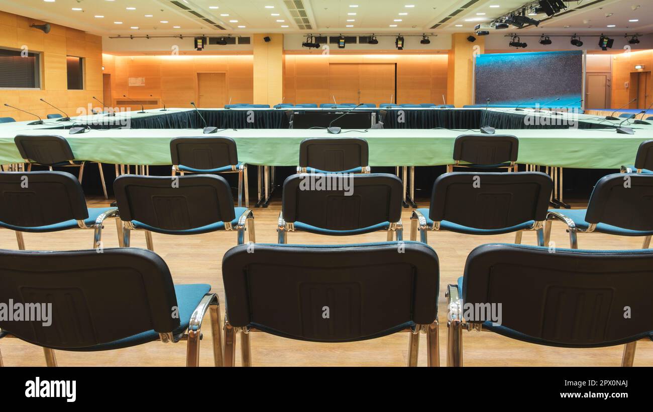 interno della moderna sala conferenze. Sedie nella sala conferenze Foto Stock
