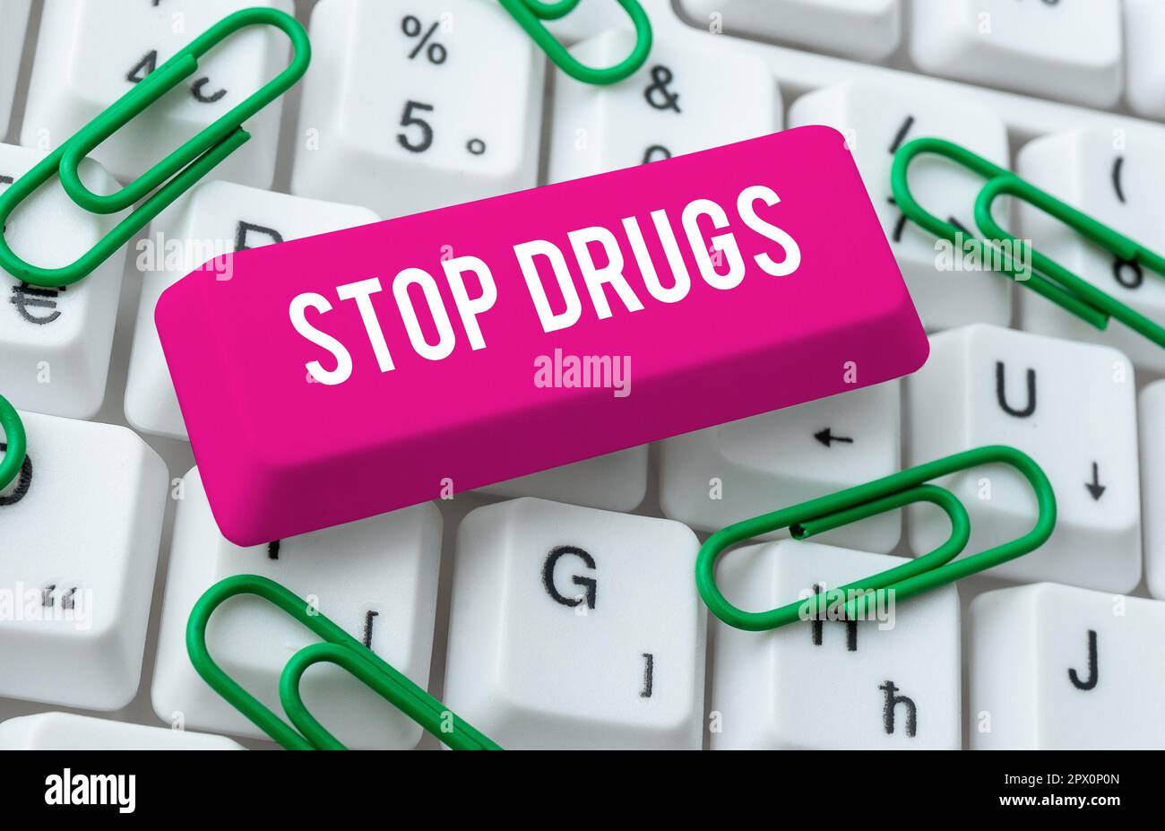 Scrittura visualizzazione testo Stop Drugs, Word for mettere fine alla dipendenza da sostanze come eroina o cocaina Foto Stock