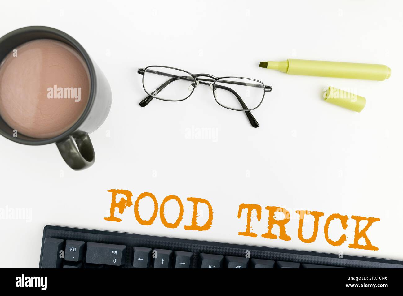 Cartello che mostra Food Truck, Business idea un grande veicolo con attrezzature per la cucina e la vendita di cibo Foto Stock