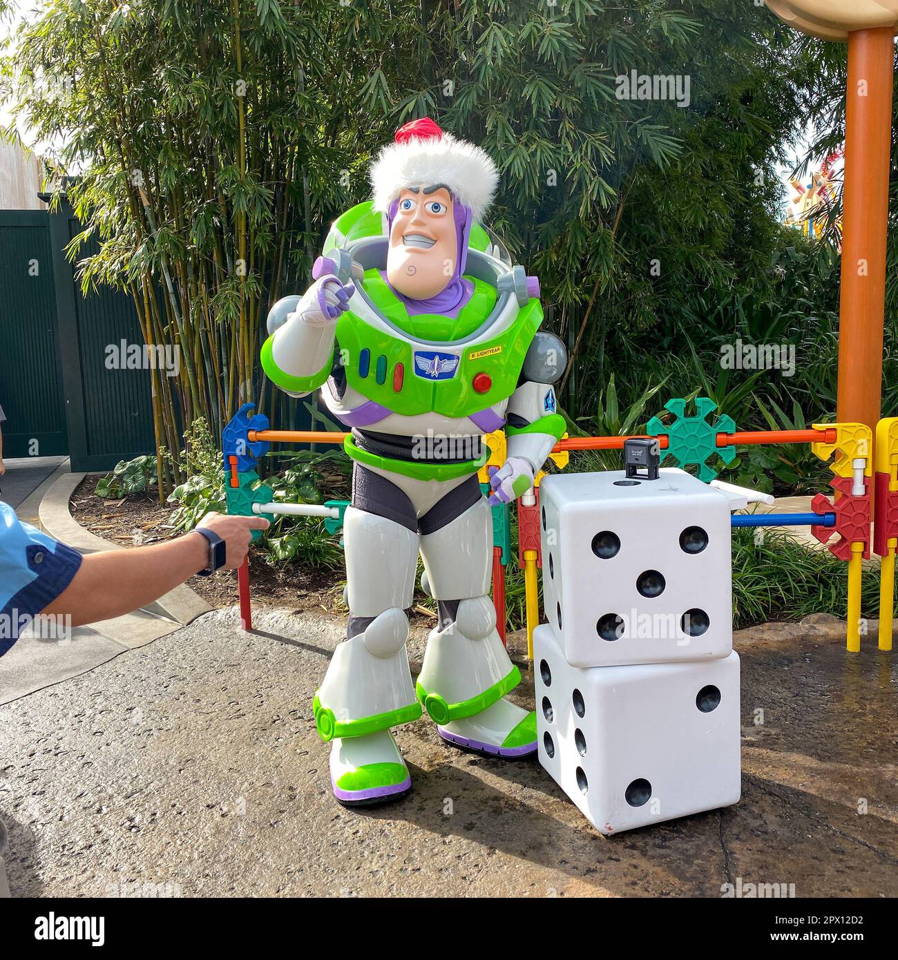 Orlando, FL USA-27 novembre 2019: Buzzlighttyear dal film Toy Story posing for a photo in Hollywood Studios in Orlando, Florida. Foto Stock