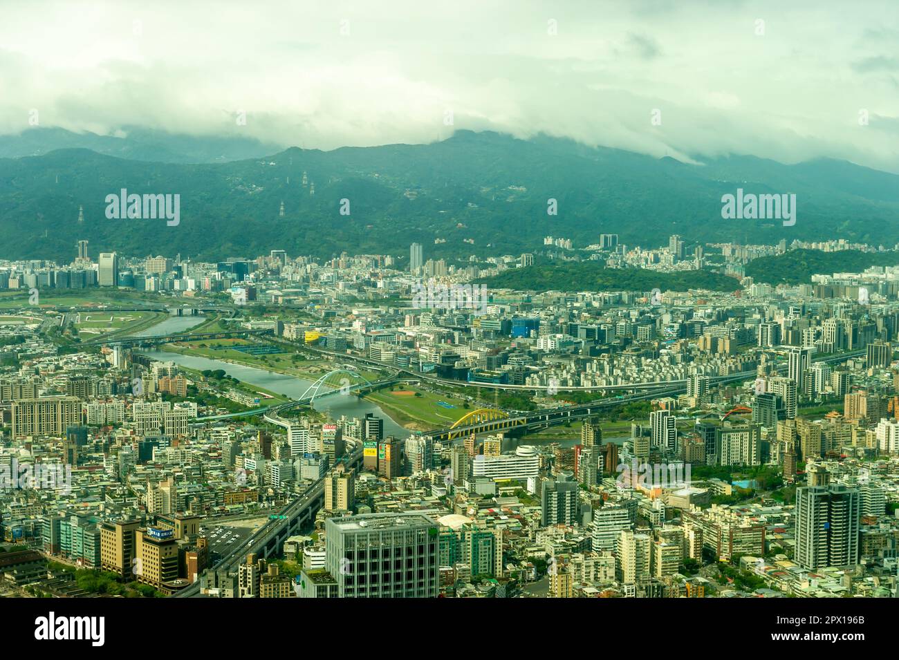 Vista di Taipei dall'Osservatorio Taipei 101, Taiwan Foto Stock