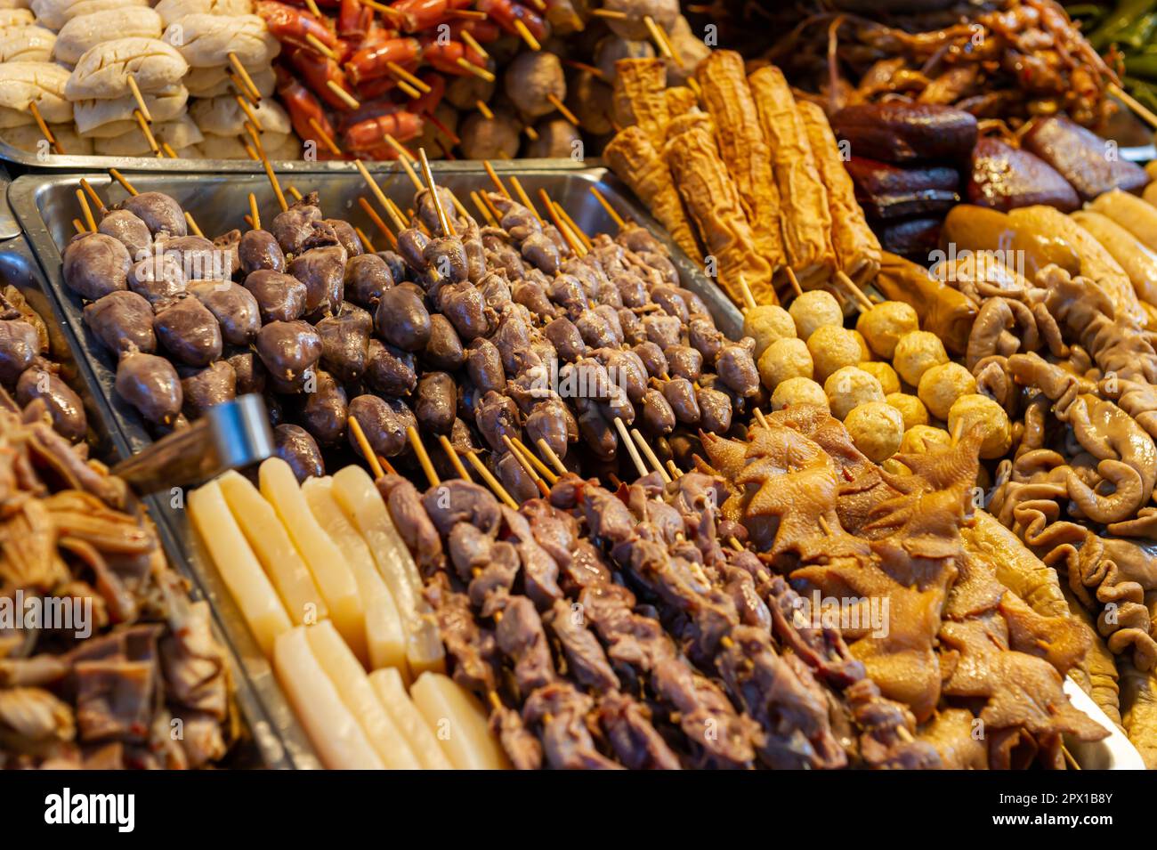 Cibo di strada al Raohe Street Night Market, Taipei, Taiwan Foto Stock