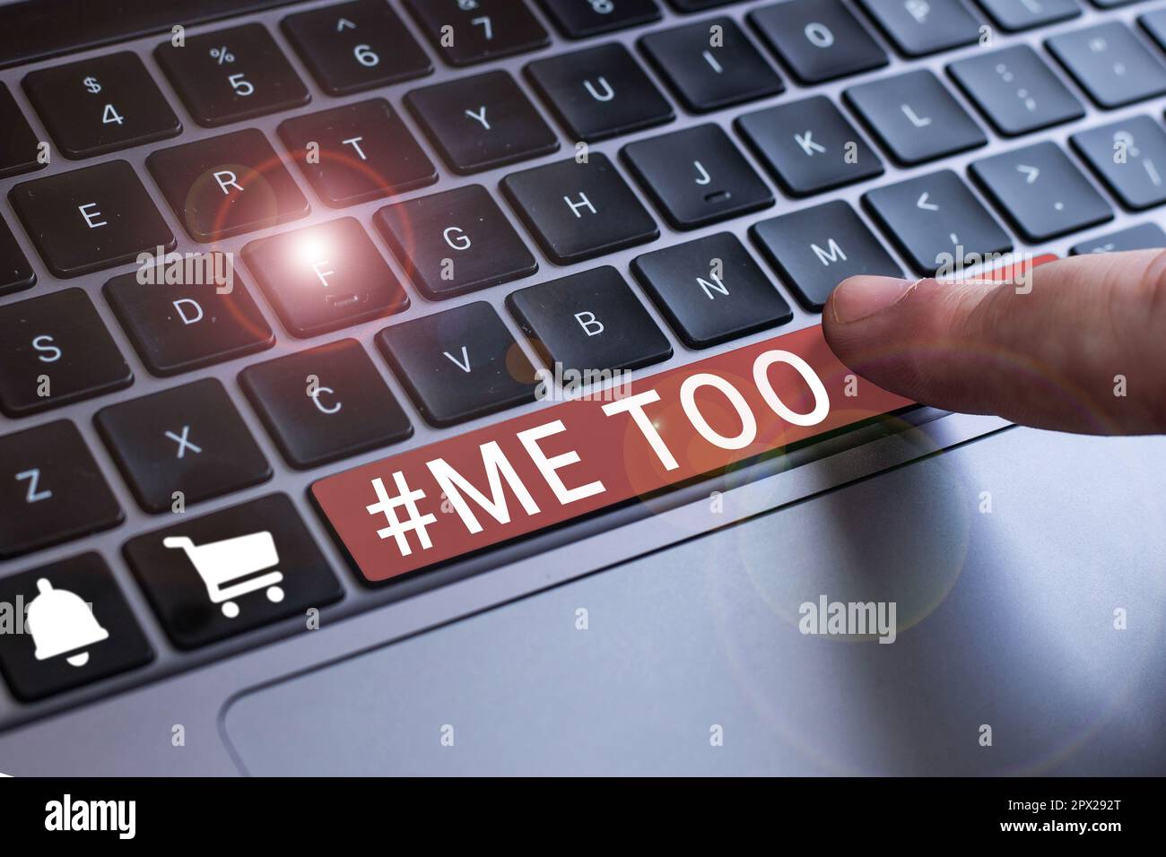 Concettuale display Me Too, Business concetto parola preceduta da un hash tag segno sui siti web dei social media Foto Stock